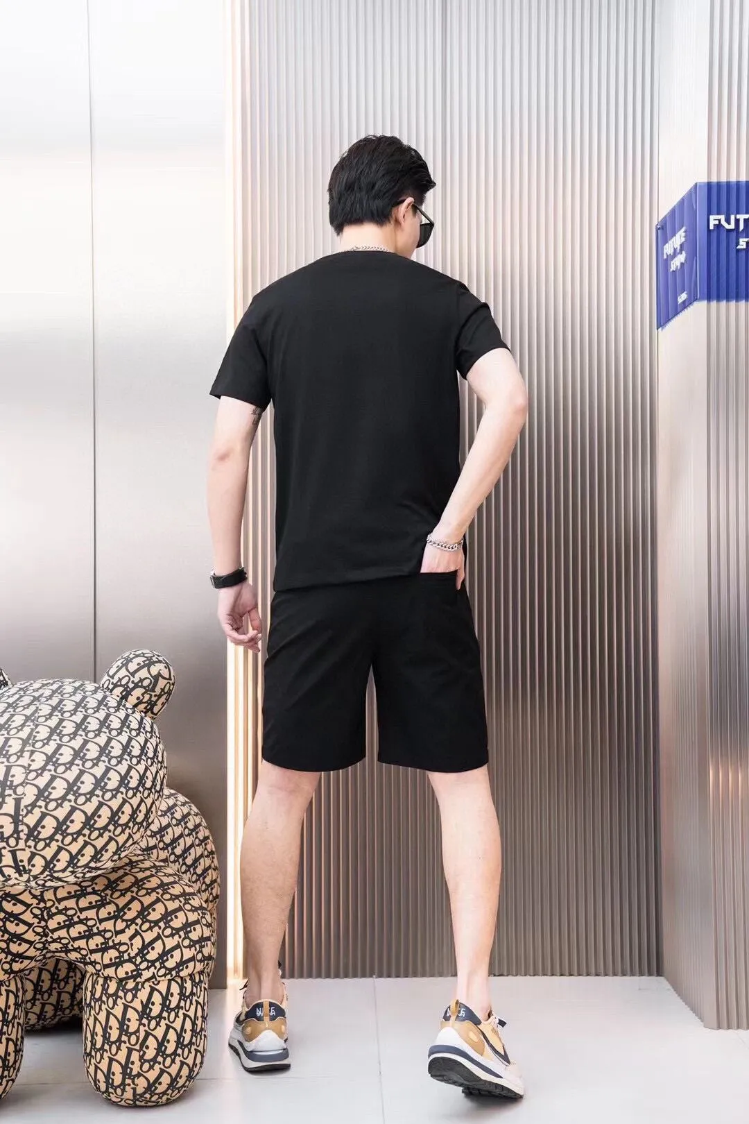 P290 💰 Brand [MONCLER] 2025 new men’s short-sleeved shorts suit! Synchronous sales on the official website! High-end version on the market! It feels delicate and soft! Make you more comfortable to wear! The draped silhouette is awesome! Size: M-5XL (please state your height and weight when placing an order)