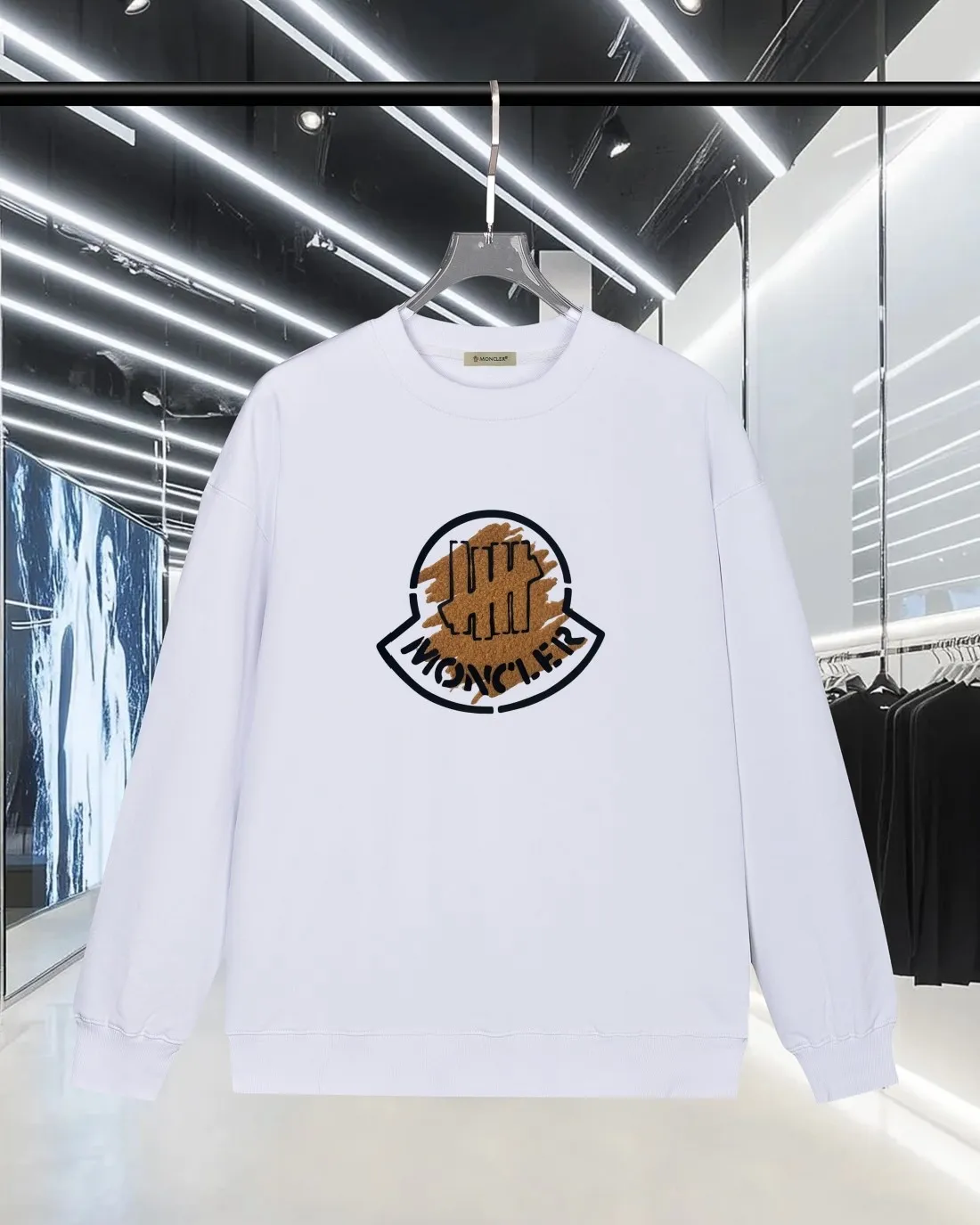 P230 (Next day shipping) MONCLER/Mousse 2025Fw new autumn and winter 400g pullover round neck long-sleeved sweatshirt Velvet splicing letter logo embossed technology Same style for men and women Brand classic Pure cotton fabric Official synchronization High version High quality Fashion personality Versatile trend Pure original quality Original fabric Hang tag Collar label Washed wheat Three labels complete Color: Black. White. Size: S-XL