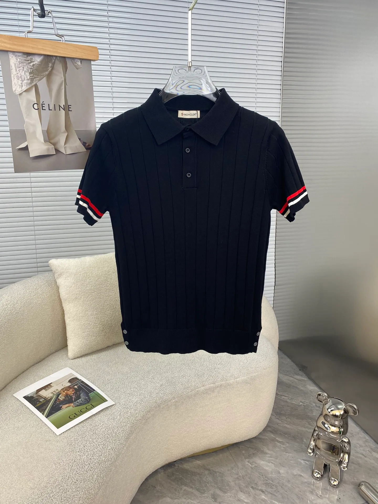 P200, Moncler 2024ss spring and summer new knitted elastic lapel T-shirt, men's fashionable solid color, classic four stripes, ultra-light and breathable knitted short-sleeved Polo shirt! If you want to look younger and more energetic in summer, you must have a polo shirt. It is a classic and versatile basic shirt that can be worn every time. It is a must-have and versatile item for men in summer. Whether you are doing business or leisure travel, it can switch between various styles for you, regardless of the occasion or body shape! , very cool and comfortable to wear in summer. The fabric feels smooth and comfortable, light and breathable, the upper body is cool and pleasant, and you will not feel stuffy at all. It is extremely skin-friendly, and the workmanship and wiring details are exquisite to the extreme. It is the first choice for high-end men! 48-56
