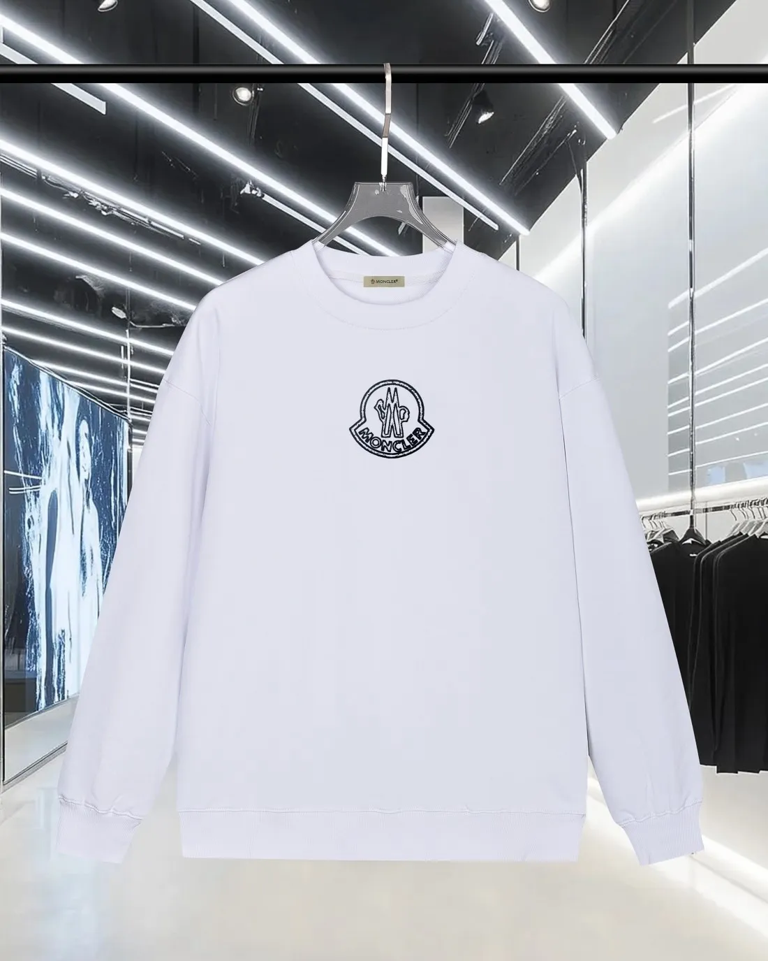 P220 (shipped the next day) MONCLER/Mask 2025Fw new autumn and winter style 400g pullover round neck long-sleeved sweatshirt Simple chest badge letter logo embossed technology same style for men and women brand classic pure cotton fabric official synchronization high version high quality fashion personality versatile trend pure original quality original fabric hang tag collar label washed wheat three labels complete Color: black. White. Size: S-XL