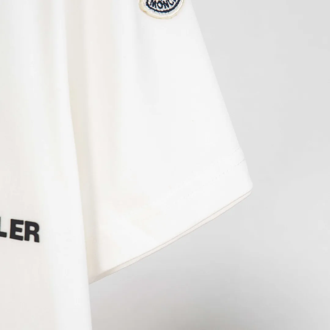 P190 💰 zp version [exclusive supply] MONCLER/muzzled 300g round neck short-sleeved T-shirt brand classic three-dimensional offset printing letter LOGO embossing process official synchronization high version high quality fashion personality versatile trend pure original quality original fabric hangtag collar label washed wheat three standards complete Color: Black. White. Size: S M L XL XXL Number: WS10018
