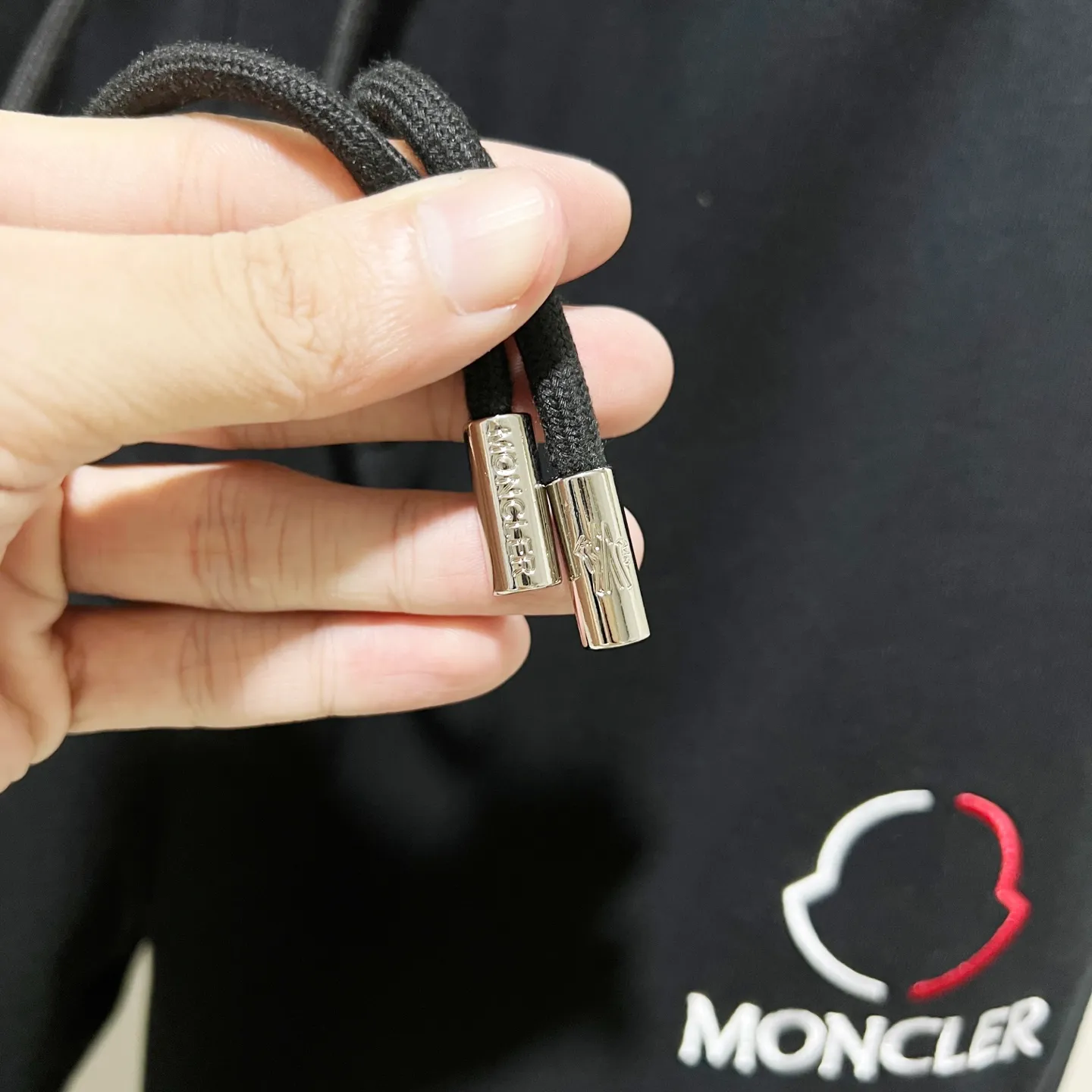 P260 MONCLER/Muzzle Selected 400g custom fabric sweatpants, brand red and white color matching small label embroidery🪡LOGO logo technology, official synchronization, high version, high quality, fashionable personality, versatile trend, pure original quality, original fabric, tag, collar label, washed wheat, three complete standards, color: black, blue. Size: M-3XL