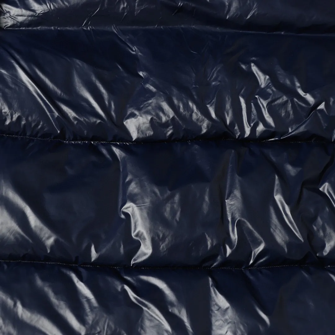 P800 Moncler Cyclone / Meng Mouth Moncler large label chocolate detachable sleeves one piece two-wear down/short hooded down jacket Correct version Top new national standard 90 goose down filling 850➕fill power One piece for easy winter. Variable/jacket/hooded vest/stand collar vest/hooded down jacket. The Cyclone down jacket is equipped with detachable sleeves and can be worn as a vest or jacket. It adopts a new simple version design. This short down jacket is made from nylon and features easily removable sleeves, allowing you to convert the jacket into a vest. A removable hood and contrast lining complete the design.  •Made from nylon fabric •Nylon laqué lining •Down filled •Removable hood and sleeves •Zip and snap fastening •Zip pockets •Elastic cuffs •Elastic drawstring hem Color: Black Chocolate Sizes: 1 2 3 4 5