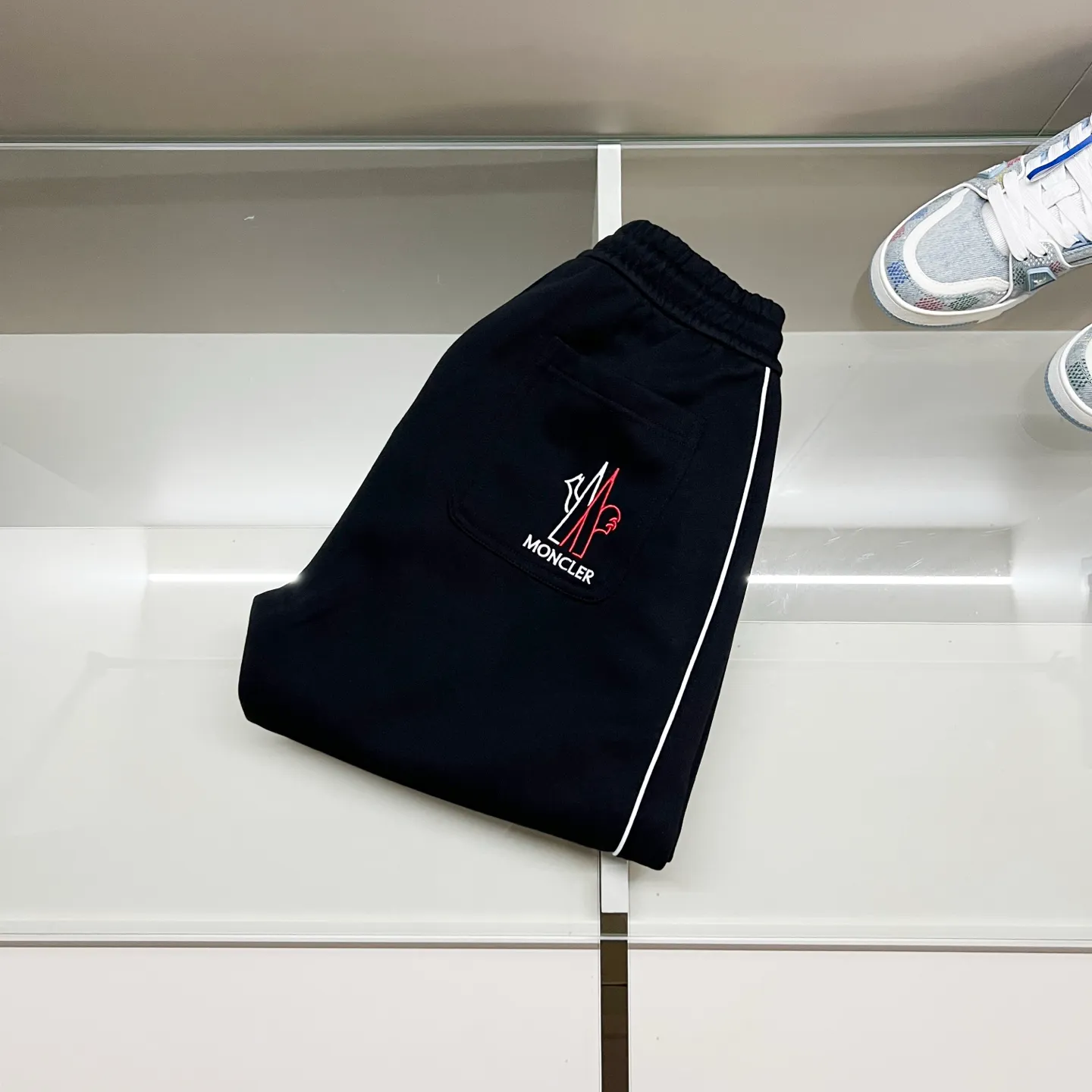 P260 MONCLER/Muzzle Selected 400g custom fabric sweatpants, brand chapter webbing craftsmanship, exquisite embroidery🪡letter LOGO, official synchronization, high version, high quality, fashionable personality, versatile trend, pure original quality, original fabric, tag, collar label, washed wheat, complete three standards, color: black, gray. Size: M-3XL