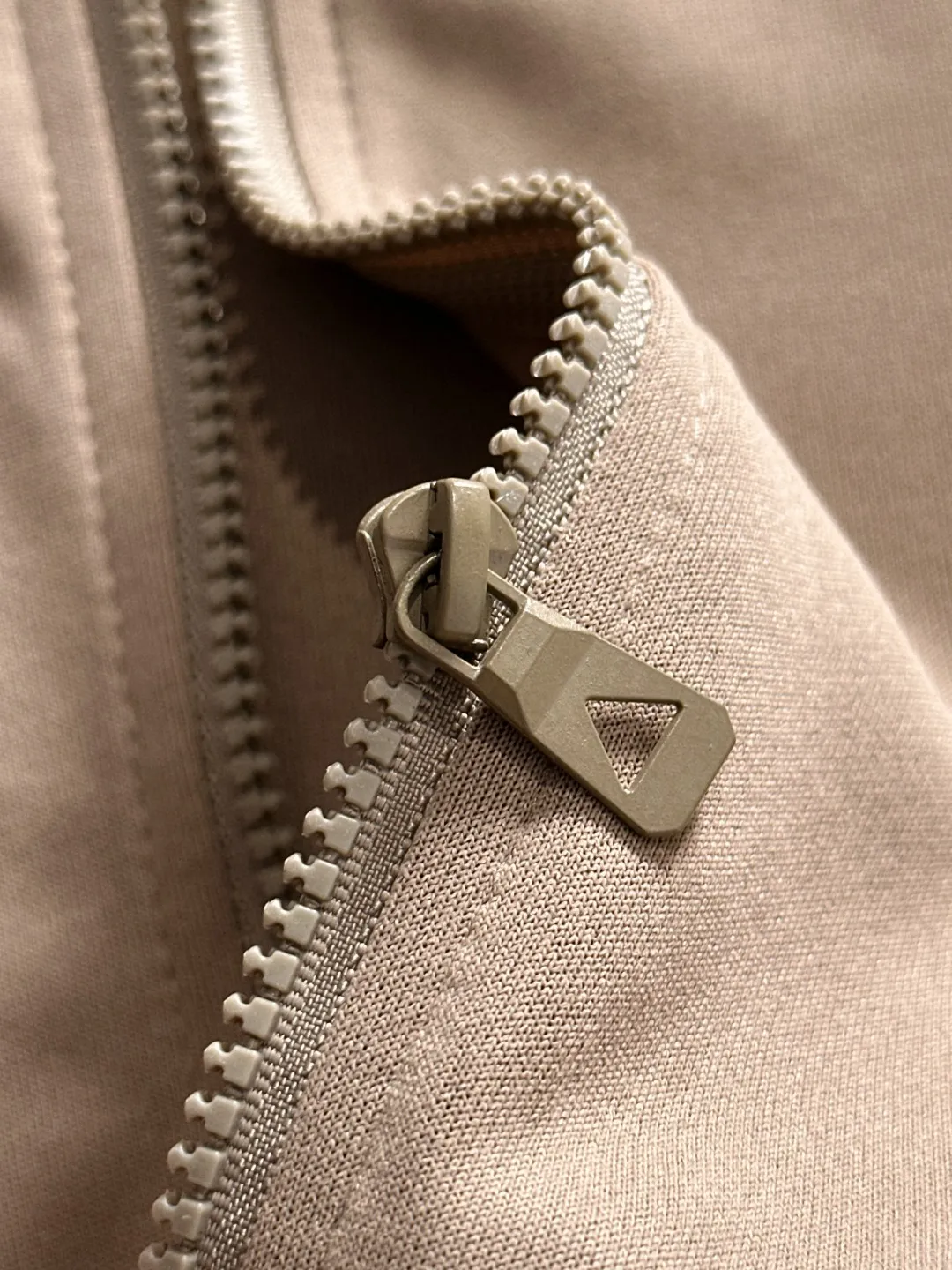 Next day shipping P720 MONCLER/Mongolian high quality 2025 autumn and winter new casual heavy industry suit exclusively developed by yb! High quality production! The top version of the trading company channel order, external orders for imported custom fabrics, high breathability and comfort, impeccable details, absolutely worth buying! This type of suit is also a must-have for lazy people. You don’t have to think about how to match it, you can just get it in one set! Brand element design concept, delicate and soft feel! It presents a casual cut and the upper body shape is great! On sale simultaneously on the official website! From a high-end men's positioning brand, the low-key luxury taste is irresistible! Exquisite workmanship and impeccable quality! The overall style is simple, fashionable and timeless, fully meeting the requirements of stylish and tasteful dressing! Size: M to 4XL (or state your height and weight when placing an order)