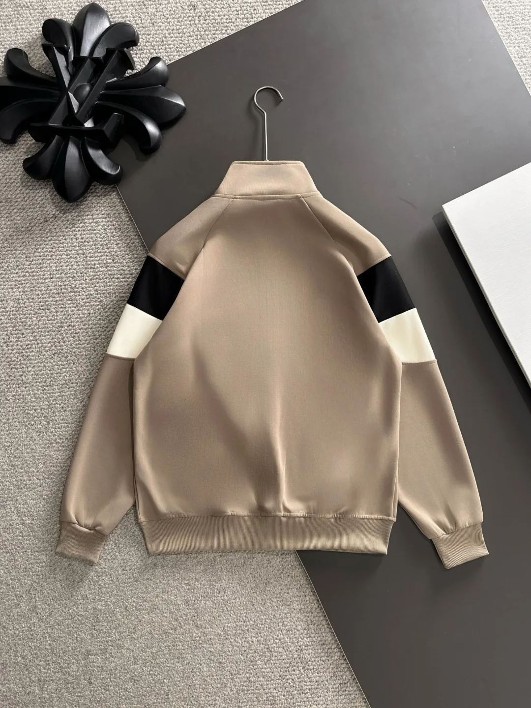 Next day shipping P720 MONCLER/Mongolian high quality 2025 autumn and winter new casual heavy industry suit exclusively developed by yb! High quality production! The top version of the trading company channel order, external orders for imported custom fabrics, high breathability and comfort, impeccable details, absolutely worth buying! This type of suit is also a must-have for lazy people. You don’t have to think about how to match it, you can just get it in one set! Brand element design concept, delicate and soft feel! It presents a casual cut and the upper body shape is great! On sale simultaneously on the official website! From a high-end men's positioning brand, the low-key luxury taste is irresistible! Exquisite workmanship and impeccable quality! The overall style is simple, fashionable and timeless, fully meeting the requirements of stylish and tasteful dressing! Size: M to 4XL (or state your height and weight when placing an order)