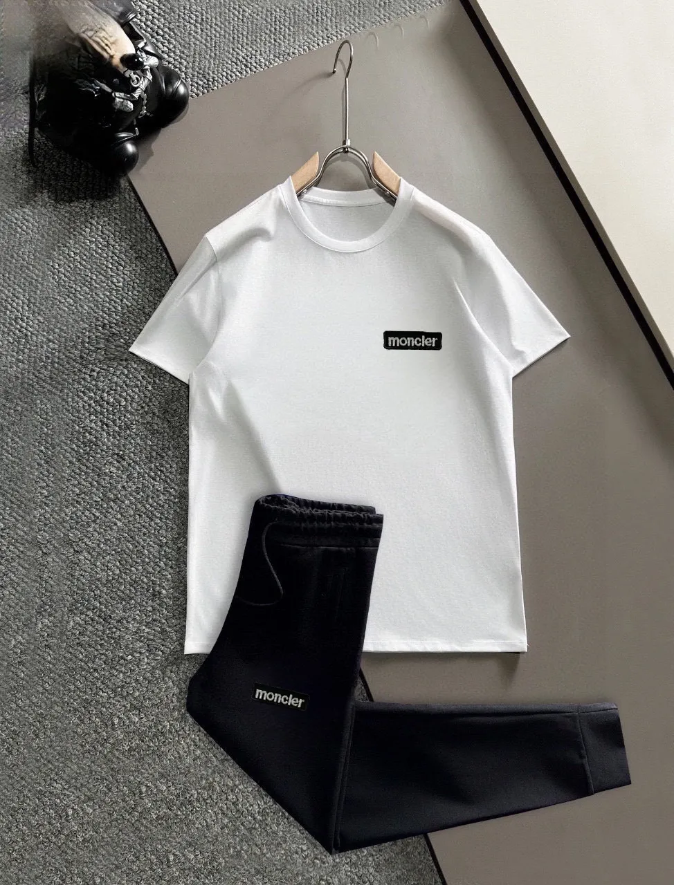 P330 💰【MONCLER】(Fat Man's Gospel) The same style as the 2025 official website. World-renowned luxury brand. Summer men's (double mercerized) high-quality 🐂 suit. It is made of imported original single fabrics. It is a trendy style of the season and a versatile hit. Simple and elegant, precise workmanship allows you to be at the top of fashion. Size: M-5XL (can be worn up to 220 pounds)