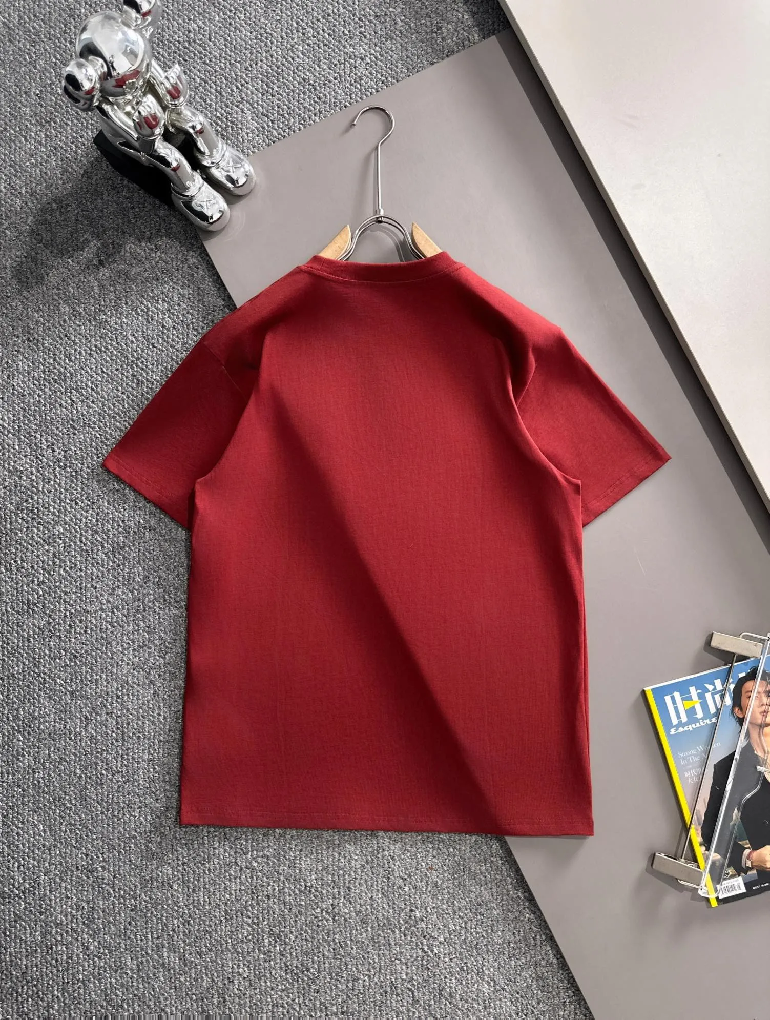 P190 🌸🌸 Moncler 25ss new early spring short-sleeved T-shirt, a must-have item for men and women for daily commuting. The high-strength pure cotton double sand fabric feels heavy when weighed. The upper body is more textured than ordinary T-shirts and is not easy to deform. The loose version design looks noble. ❗Three standards complete❗ Size: xS, S, M, L Color: Picture color