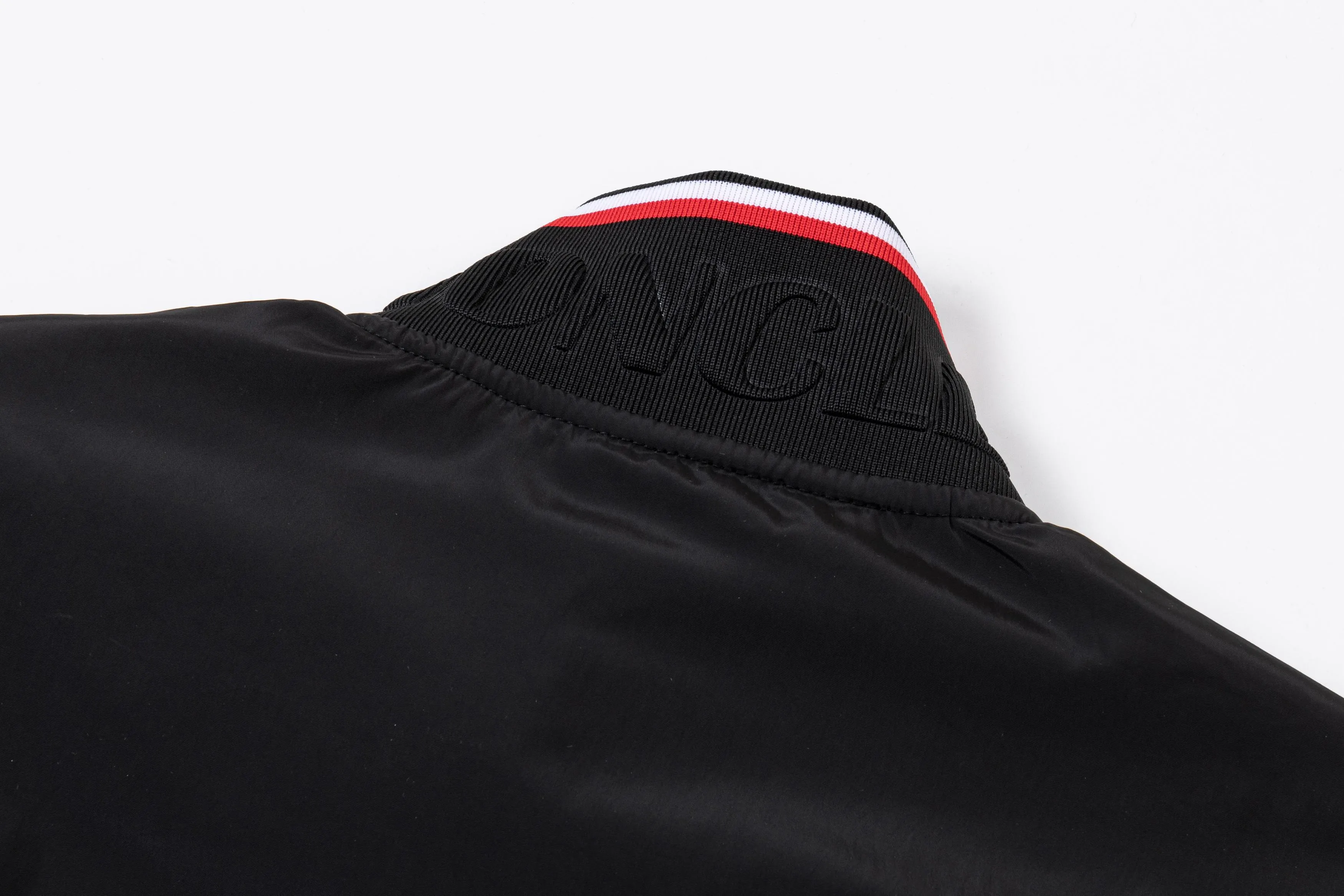 P340 MONCLER 2025 new autumn and winter windbreaker jacket, synchronized with the official website. Stylish style, rigorous workmanship, neat wiring, good upper body effect, original custom-made hardware zipper, code number: M-3XL, color: picture color