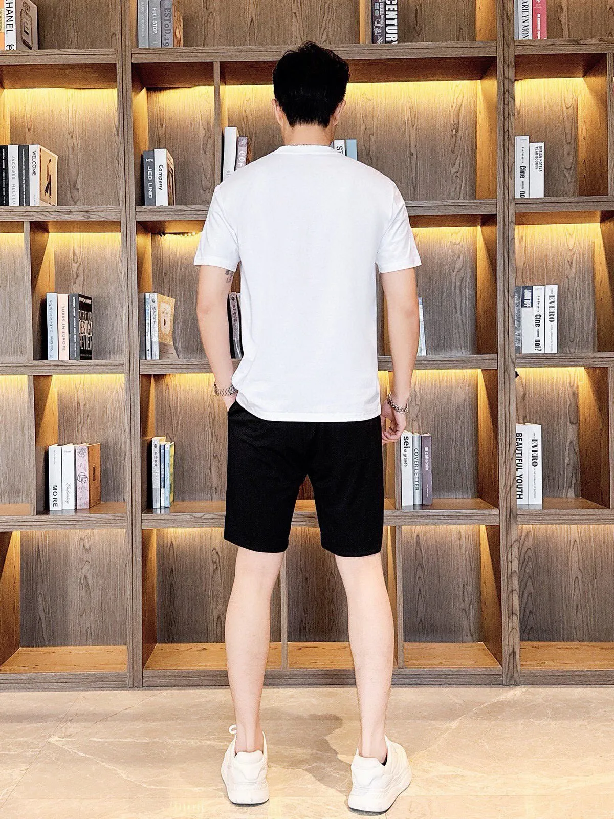 P280 Brand [MONCLER] 2025 new men’s short-sleeved shorts suit! Synchronous sales on the official website! High-end version on the market! It feels delicate and soft! Make you more comfortable to wear! The draped silhouette is awesome! Size: M-5XL (please state your height and weight when placing an order)