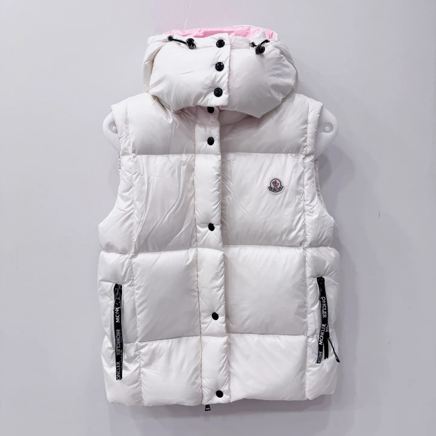 P700 [Luzule women's hooded down vest] The Luzule women's down vest is a classic design item that is suitable for all seasons. It uses unique Moncler aesthetics to interpret the style layer.     This women's down vest is made from nylon laqué fabric with mesh quilting to enhance warmth without feeling bulky. Classic and warm, perfect for changing seasons, the contrast lining adds a pop of color.  •Made of nylon laqué •Nylon laqué lining •Down filling •Removable hood •Zip and snap fastening •Zip fastening •Fabric: 100% nylon; •Lining: 100% nylon; •Hood lining: 100% nylon; •Filling: Goose down •Down content: 90%; excluding upholstery; •Size: 012 Maximum wash temperature 30°C - Wash extremely mild; Do not bleach; Do not tumble dry; Iron maximum temperature 110°C - without steam; Hydrocarbon dry cleaning - gentle wash; Professional wet cleaning - extremely gentle wash; Lay flat to dry in shade; Wash separately; Recommend washing and ironing inside out; Protect accessories while washing