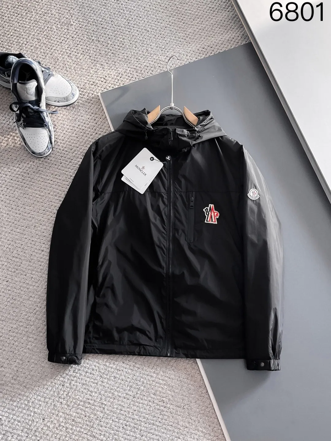 P540 🌸🌸🌸🌸Moncler top original order ❗High-end fabric feels soft and comfortable, and the color is high-end (different from the hard feel in the market) ❗ The new autumn and winter men's casual jackets ❗ have a unique and innovative interpretation of the classic logo, which is in line with the latest design concepts of the season. It is highly recognizable, with a simple khaki design, youthful and energetic, and the style and color matching can be freely worn according to the actual scene. It meets the conventional and orthodox dressing needs that are inclusive of all occasions. The outstanding printed surface is more suitable for street styling. It is highly recognizable, showing the vibrant colors of the city, and is highly moldable and practical!  This model is dominated by fabrics and craftsmanship. The company's customized fabrics are windproof, comfortable and breathable. The upper body is light and unburdened, and the overall details are of super high quality❗ The details are full of craftsmanship, and the accessories are all custom-made. The electroplated metal zippers and snap buttons are quite outstanding. They are very luxurious and high-end. The workmanship is extremely rigorous and elegant. Color: Picture color Size: M, L, xL, xxL, xxxL