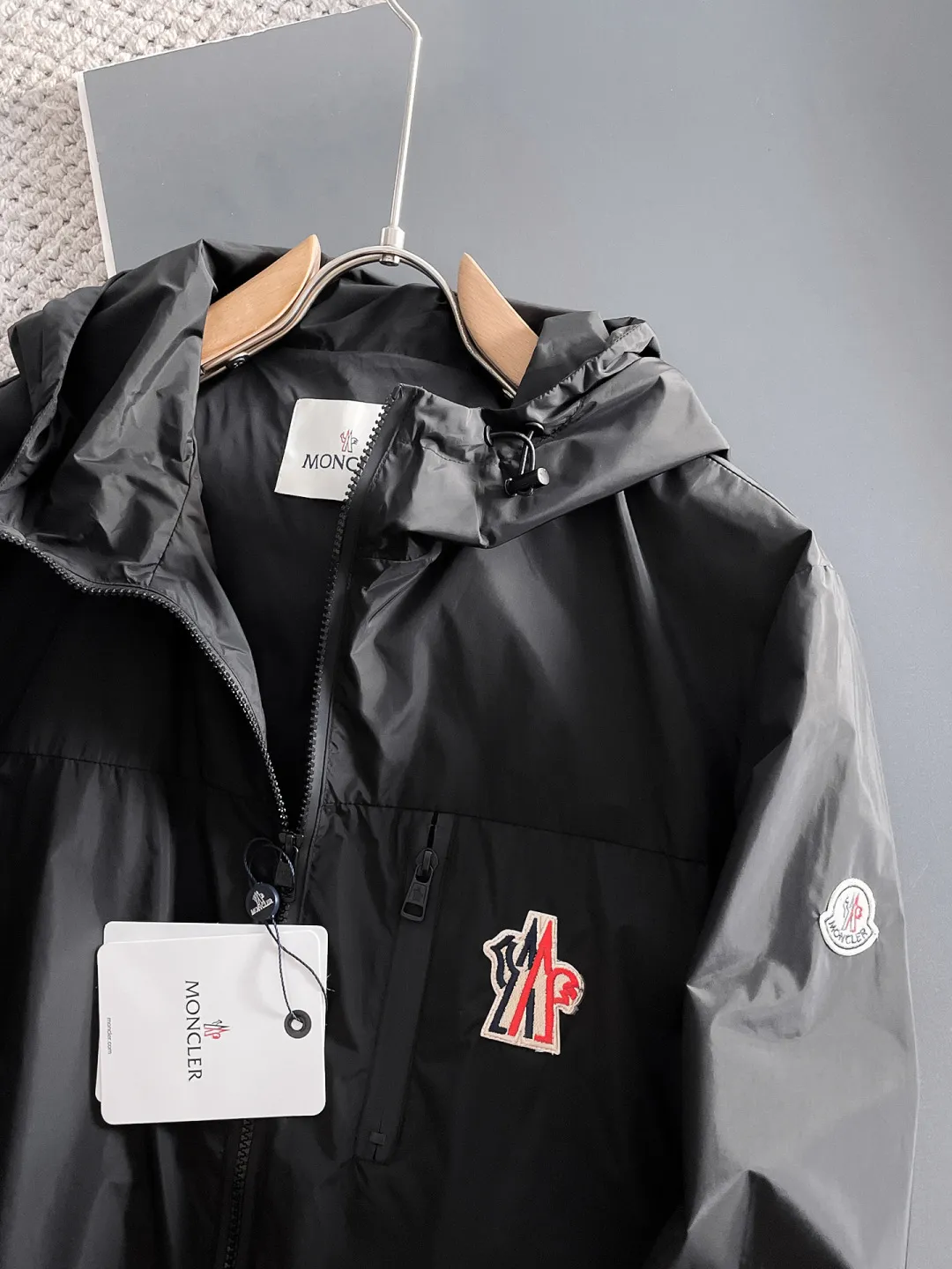 P540 🌸🌸🌸🌸Moncler top original order ❗High-end fabric feels soft and comfortable, and the color is high-end (different from the hard feel in the market) ❗ The new autumn and winter men's casual jackets ❗ have a unique and innovative interpretation of the classic logo, which is in line with the latest design concepts of the season. It is highly recognizable, with a simple khaki design, youthful and energetic, and the style and color matching can be freely worn according to the actual scene. It meets the conventional and orthodox dressing needs that are inclusive of all occasions. The outstanding printed surface is more suitable for street styling. It is highly recognizable, showing the vibrant colors of the city, and is highly moldable and practical!  This model is dominated by fabrics and craftsmanship. The company's customized fabrics are windproof, comfortable and breathable. The upper body is light and unburdened, and the overall details are of super high quality❗ The details are full of craftsmanship, and the accessories are all custom-made. The electroplated metal zippers and snap buttons are quite outstanding. They are very luxurious and high-end. The workmanship is extremely rigorous and elegant. Color: Picture color Size: M, L, xL, xxL, xxxL