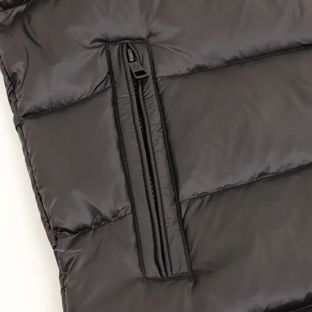 P880 𝐌𝐎𝐍𝐂𝐋𝐄𝐑 vest Green Fat Man’s vest 𝐒𝐢𝐳𝐞:𝟏-𝟓