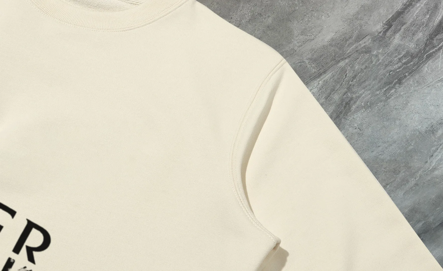 P210 High-version sweatshirt) [Long-term stock] 〖𝐌𝐎𝐍𝐂𝐋𝐄𝐑~Mask〗 Made of 440g heavy-weight fabric. It is different from the market currency. It can be matched with any variety and is properly handsome. 😎The whole dress is made of double waistcoats. The double waistcoats make the whole dress more three-dimensional. Not ordinary factories can do such fine work. 2025 Spring runway version of the T stage, on sale at the counter, round neck terry sweatshirt, high-end double-strand pure cotton, custom-made stretch ribs, dyed in the same vat, complete with three standards, matched with exquisite embroidered LOGO on the chest, simple and advanced, same style for men and women. Color: black, apricot, white, size: S M L XL 2XL