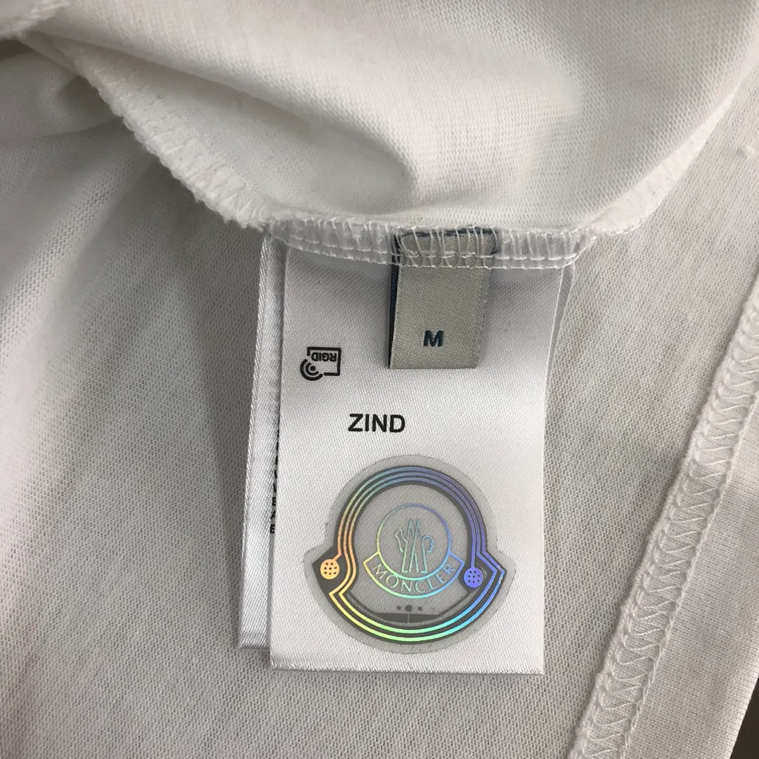P160 🔥MONCLER The latest short-sleeved T-shirt for couples ~ Colorful bear element print ~ The fabric upper body is comfortable and breathable, not stiff, slim cut, made of high-end custom-made pure cotton fabric! The upper body is comfortable and stylish, and it can be worn alone as an inner layer. It is a must-have for fashionistas! ! ! Color: black white Size: S～XL (loose version, please state your height and weight when placing an order)