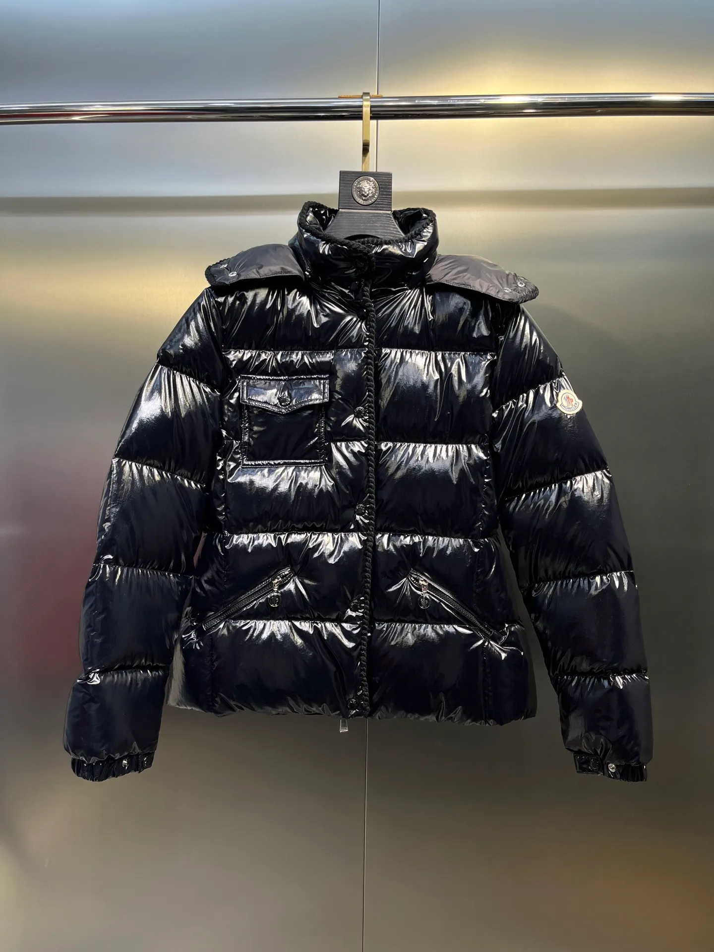 P860 Moncler🌟25 new oil wax leather waist style GLAREIN hooded long-sleeved down jacket for women. Oil wax leather coated new fabric, slim design style, warm and slimming, 90% duck down filling, molded custom hardware. Color: red, white, blue, black Code number: 1234