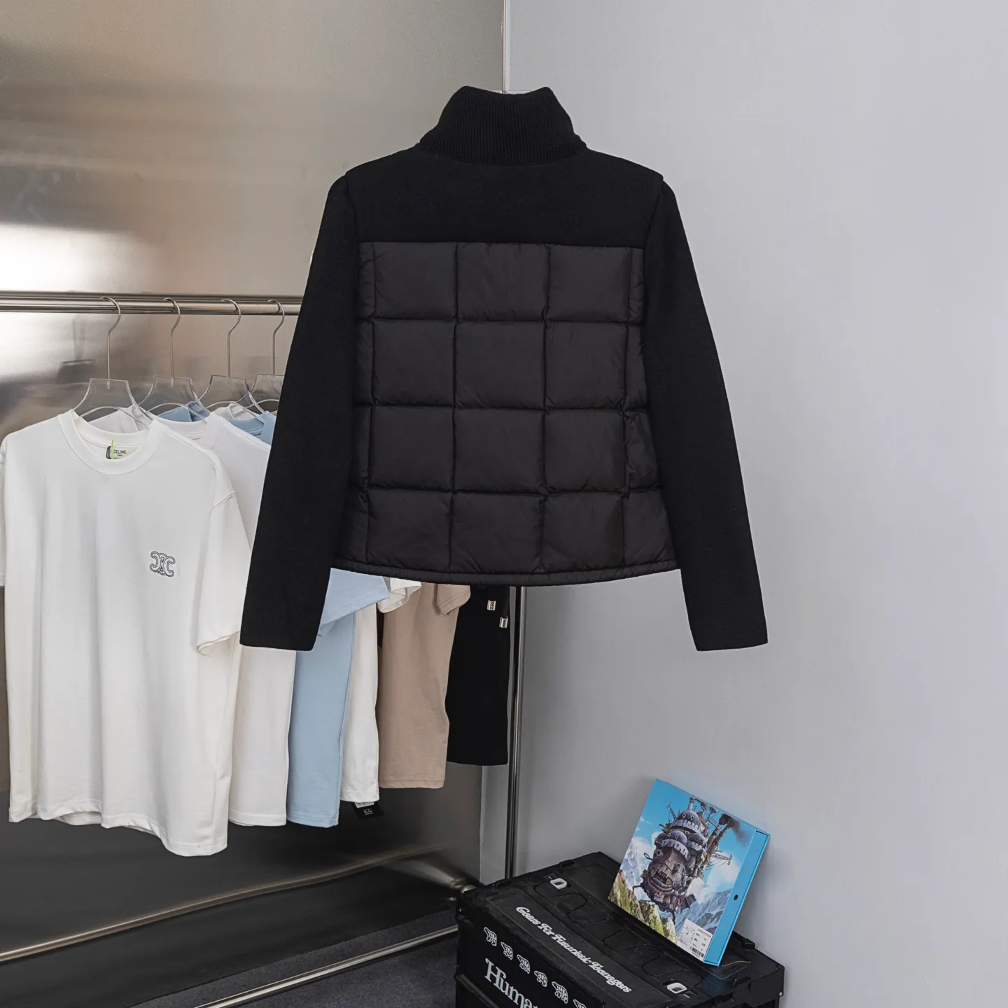 P610 2025 Autumn and Winter New Style🆕Down Jacket Top Purchasing Version Moncler Meng Mouth Autumn and Winter Women's Cardigan Stand Collar Spliced ​​Knitted Down Doll Style Short Down Back Sleeves Knitted Material Upper Body Slimming Spliced ​​Down Jacket Warmth and Age Reducing Bread Cube Checkered Down Jacket Upper Body Simple and Fashionable Hem Drawstring Design Adjustable Version Can Be Weared Alone or Inside Color: Black Milky White