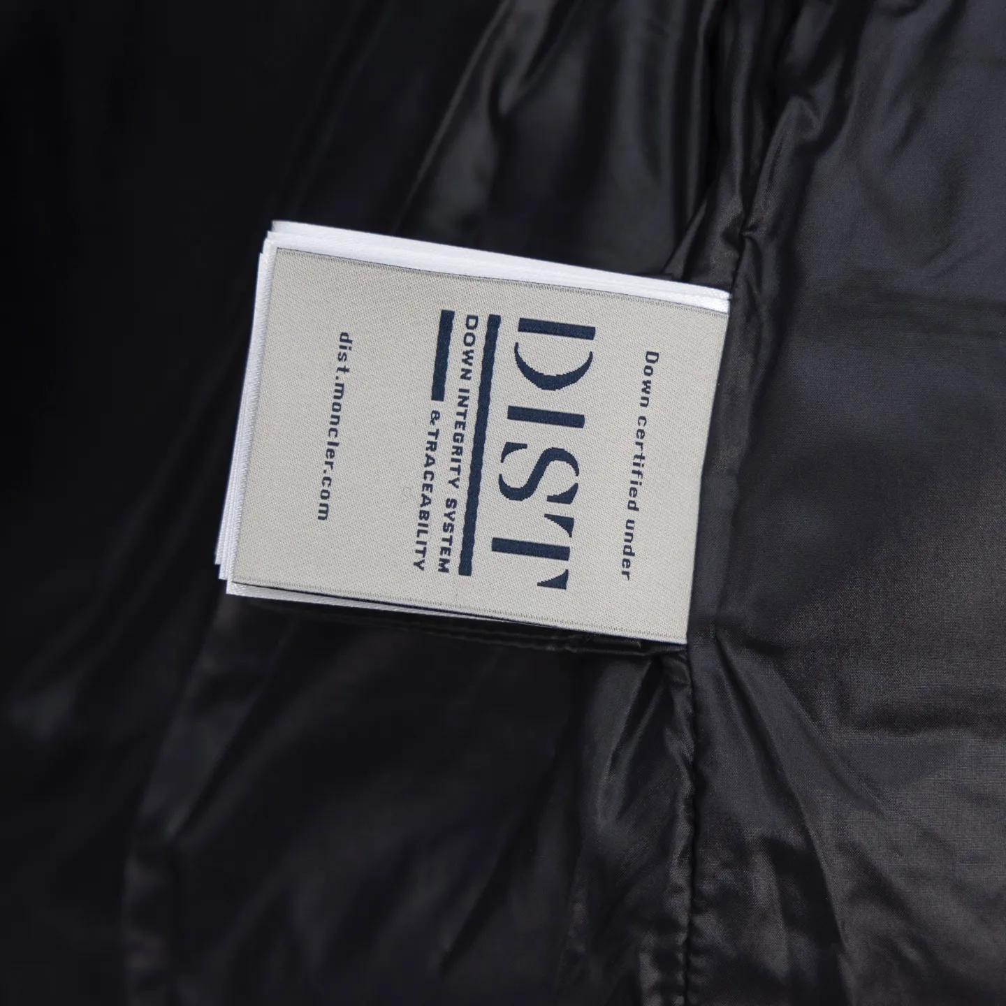 P610 2025 Autumn and Winter New Style🆕Down Jacket Top Purchasing Version Moncler Meng Mouth Autumn and Winter Women's Cardigan Stand Collar Spliced ​​Knitted Down Doll Style Short Down Back Sleeves Knitted Material Upper Body Slimming Spliced ​​Down Jacket Warmth and Age Reducing Bread Cube Checkered Down Jacket Upper Body Simple and Fashionable Hem Drawstring Design Adjustable Version Can Be Weared Alone or Inside Color: Black Milky White