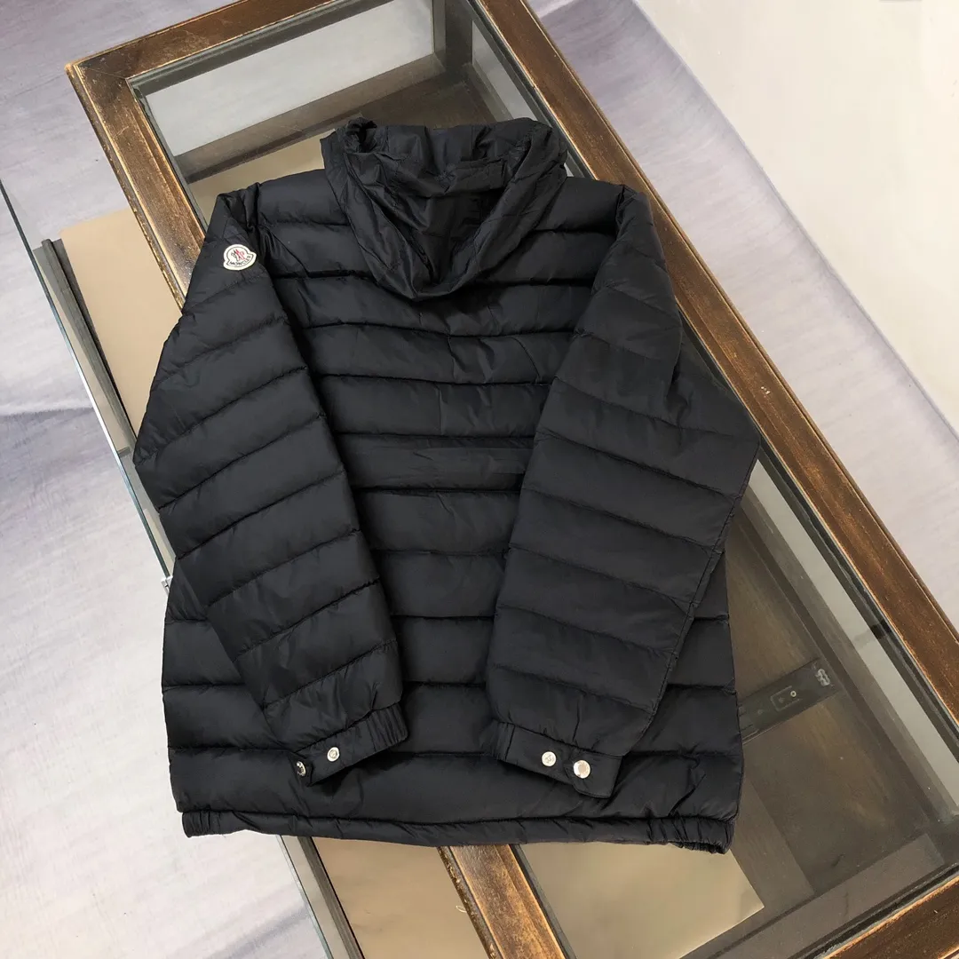 P800 Moncler 2025 latest men's lightweight motorcycle style stand-collar hidden hooded down jacket ⭐️ Same style as the official website, on sale at counters!  ✨Imported fabrics supplied by customers, windproof and snowproof, with first-class feel, full texture and no velvet! The inside is full of down, international standard 90 duck down, with high fluffiness and excellent warmth retention performance! The hardware has the iconic logo! ✨Simple silhouette tailoring, 3D three-dimensional tailoring, chic and casual, loose and short version, suitable for all heights! ✨Versatile and age-reducing, both in terms of fabric material and overall silhouette, it has both fashionable styling and good cold protection effect, and brings a comfortable wearing experience and feeling! The upper body effect is great! A versatile hot item for winter, a must-have for stylish men! Produced by a large factory, with original hardware and accessories, and fine workmanship! Three standards are complete, shop around at the counters! Color: Black Size: 1-2-3-4-5-6