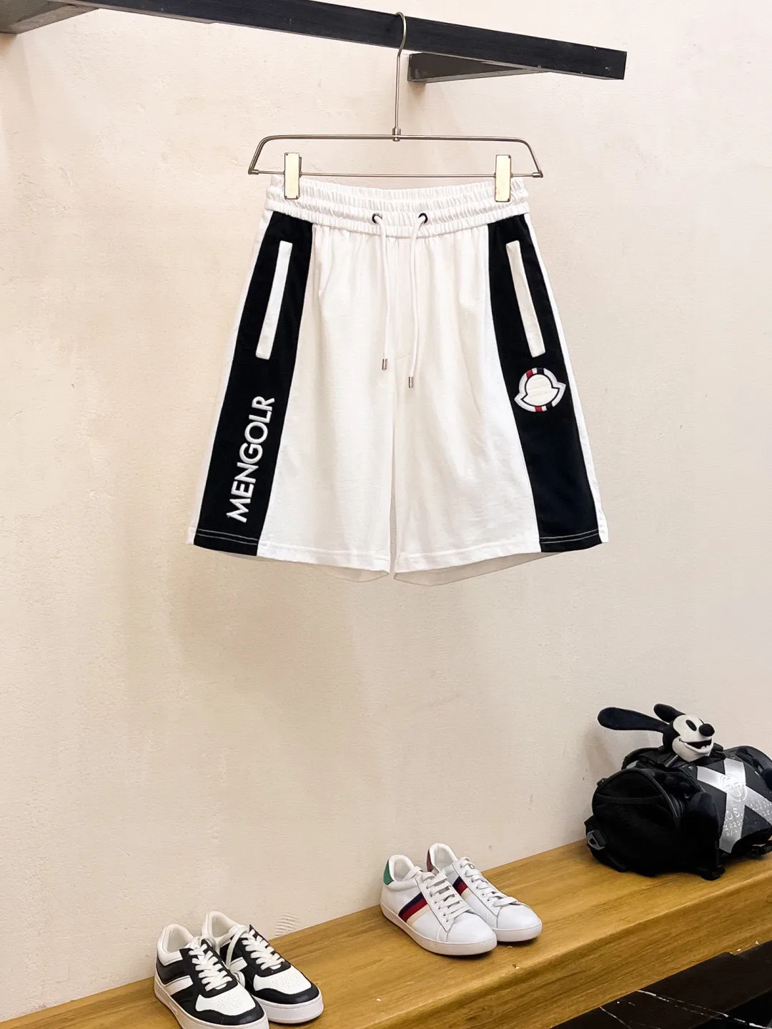P560 Brand [MONCLER Mouth Covered] 2025 round neck short-sleeved shorts suit. The pure cotton fabric upper body will not be stuffy, the smooth and comfortable skin-friendly effect is more breathable, the fabric has its own texture, classic logo technology, a new interpretation from a unique angle, the first choice for fashion and versatility! Size: M-3XL (maximum wear: 190 pounds)