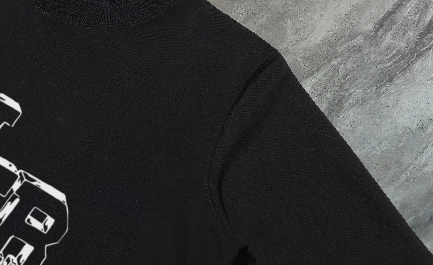 P210 High-version sweatshirt) [Long-term stock] 〖𝐌𝐎𝐍𝐂𝐋𝐄𝐑~Mask〗 Made of 440g heavy-weight fabric. It is different from the market currency. It can be matched with any variety and is properly handsome. 😎The whole dress is made of double waistcoats. The double waistcoats make the whole dress more three-dimensional. Not ordinary factories can do such fine work. 2025 Spring runway version of the T stage, on sale at the counter, round neck terry sweatshirt, high-end double-strand pure cotton, custom-made stretch ribs, dyed in the same vat, complete with three standards, matched with exquisite embroidered LOGO on the chest, simple and advanced, same style for men and women. Color: black, apricot, white, size: S M L XL 2XL