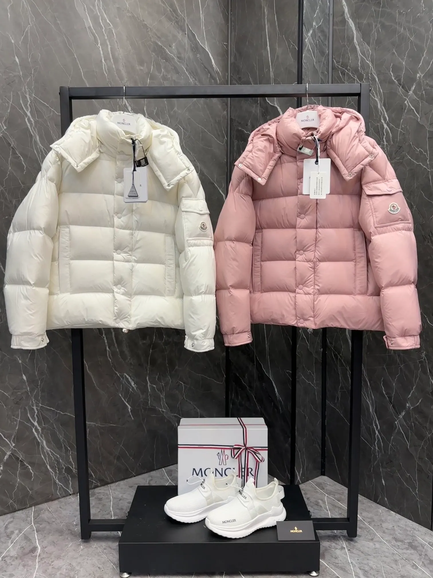 P780 Moncler [new product] Maya 70 winter down jacket. These two colors are absolutely stunning. Real shots of the two colors.