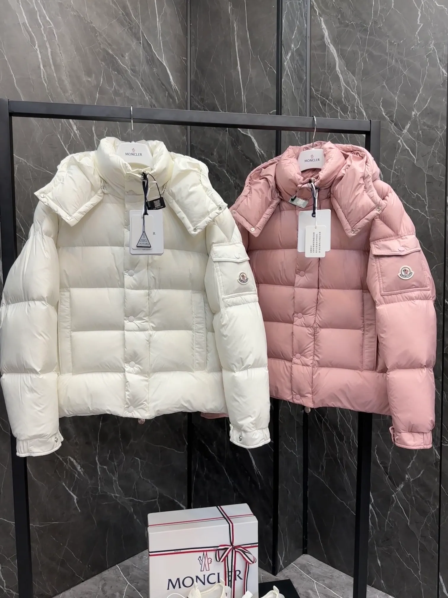 P780 Moncler [new product] Maya 70 winter down jacket. These two colors are absolutely stunning. Real shots of the two colors.