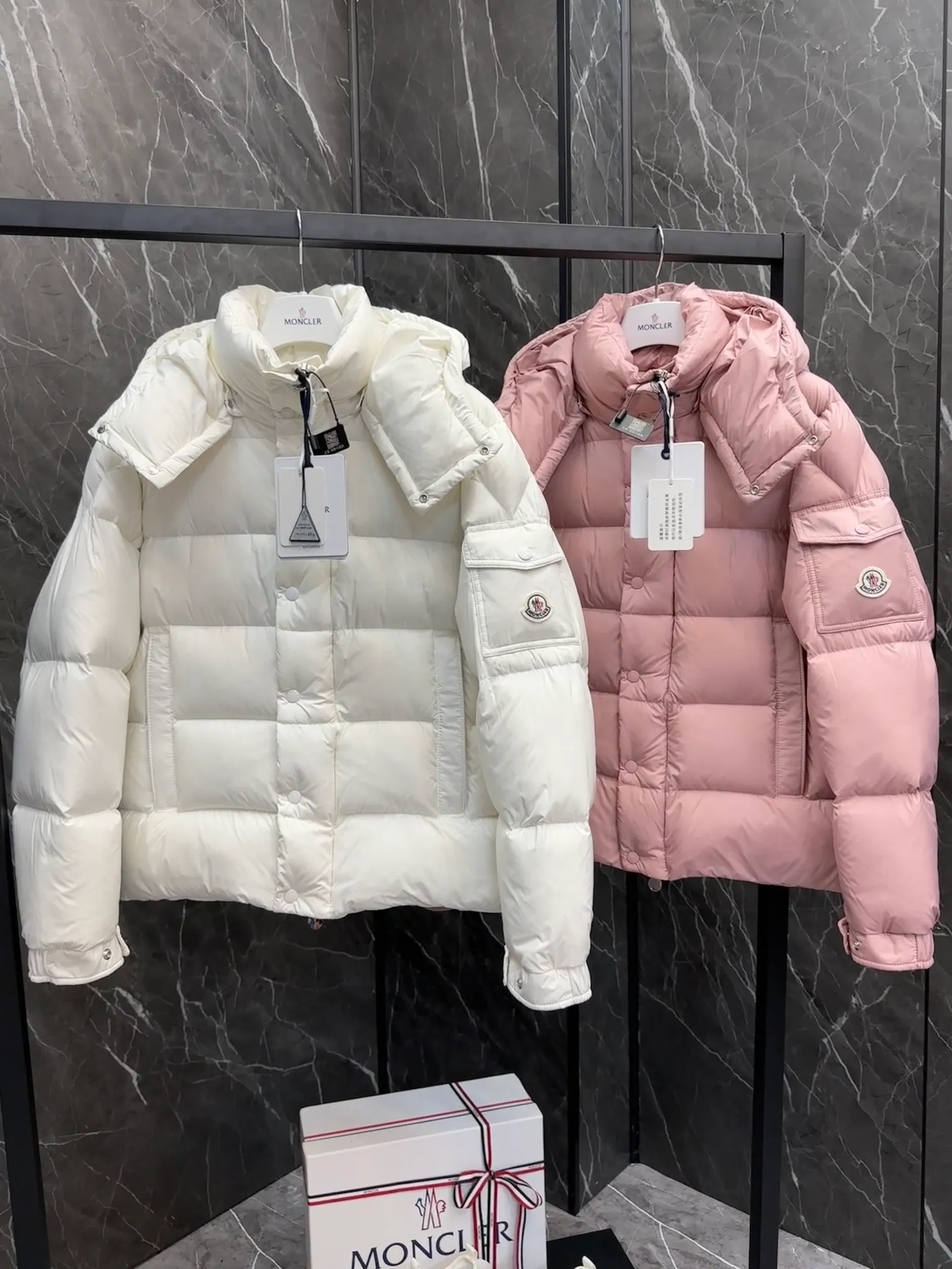 P780 Moncler [new product] Maya 70 winter down jacket. These two colors are absolutely stunning. Real shots of the two colors.