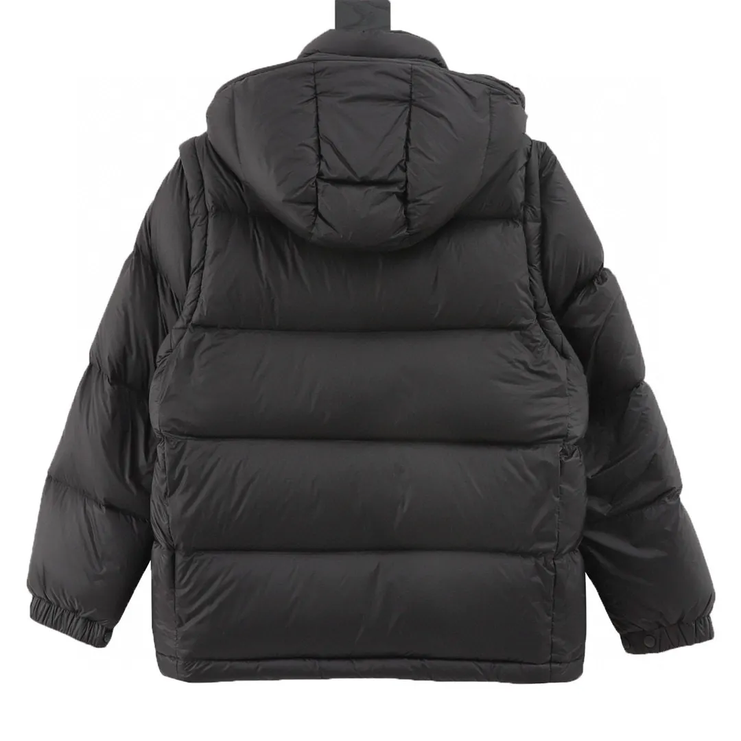 P800 Detachable sleeves) Moncler/Mask 24Fw CYCLONE large logo detachable sleeves hooded down jacket, top version, different from ordinary versions on the market. This down jacket is made of iconic nylon fabric. 25D480T nylon windproof and rainproof fabric. The detachable sleeve design can easily adjust the style. The sleeves can be detached according to the climate conditions to create a simpler look. Customized nylon varnished fabric. The gloss is consistent with the color. The lining has two layers of gallbladder. Anti-drilling process to prevent velvet running. The felt embroidery label uses an imported BARUDAN/Behringer embroidery machine. The embroidery is clear, delicate and three-dimensional. It keeps the cold and warm. Exclusive customized hardware. Laser cutting with ultra-heavy craftsmanship for better warmth retention and the first choice to resist severe cold. It is made of 90 velvet, washed and labeled with NFC for better care. The whole piece of clothing, from the shape, thickness to accessory design, is mainly light on the upper body, keeping you warm on the city streets or during outdoor adventures.   Style number: A96 Color: black coffee size: 1-5