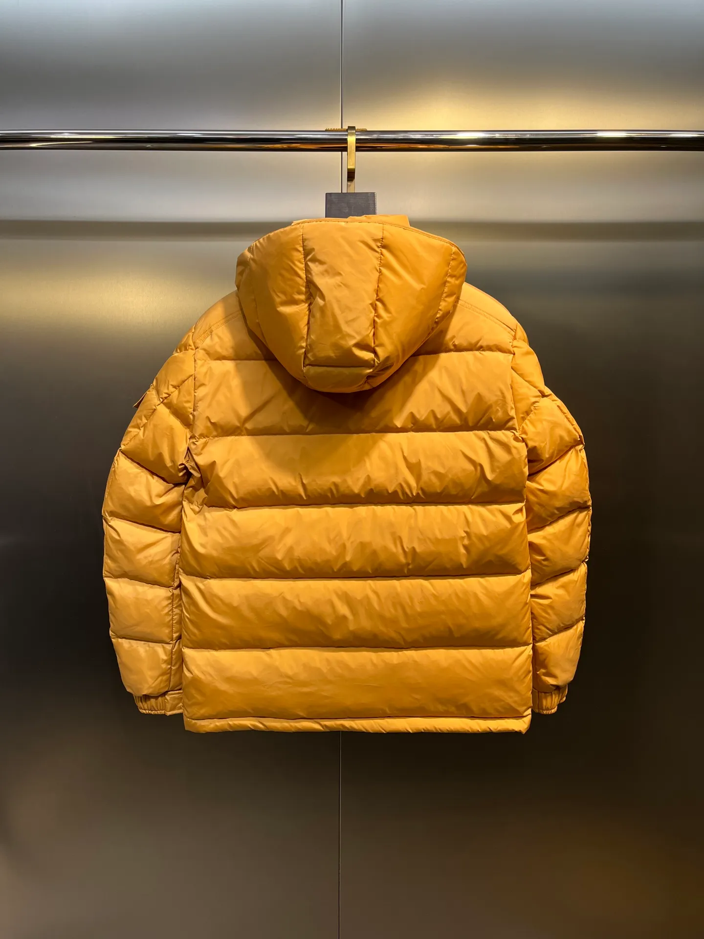 P900 Moncler 🌟Mouth cover New matte classic Maya for autumn and winter! Official website synchronized 🈶sale! Yuhuang's century-old evergreen series of products! The latest product from Mayan culture! 90 down filling, the fullness of the down can be seen with the naked eye. Disassembled, the fabric is soft and textured. It continues to be a hot seller, and the upper body is lighter and more comfortable. Color: black green yellow size: 12345