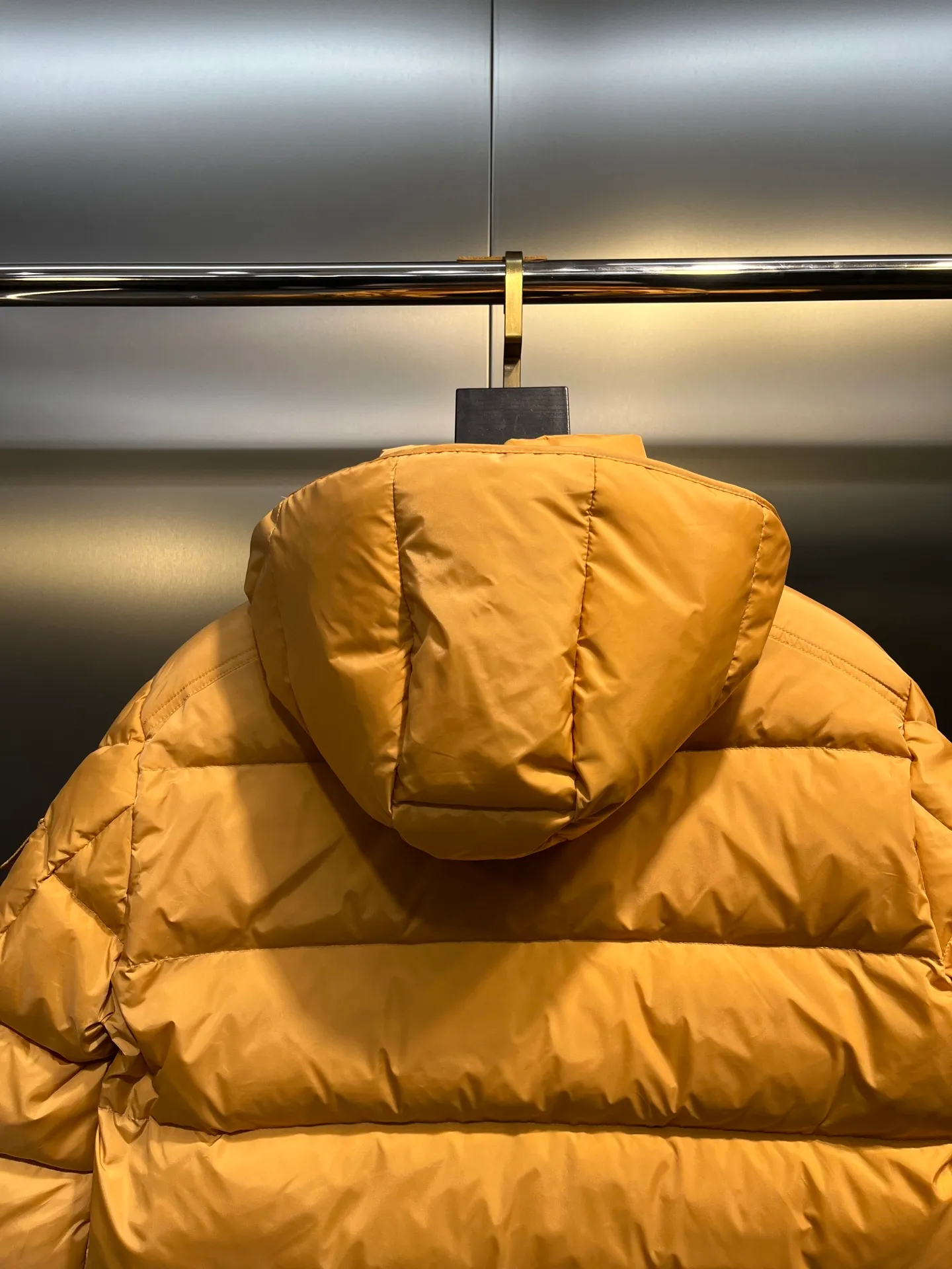 P900 Moncler 🌟Mouth cover New matte classic Maya for autumn and winter! Official website synchronized 🈶sale! Yuhuang's century-old evergreen series of products! The latest product from Mayan culture! 90 down filling, the fullness of the down can be seen with the naked eye. Disassembled, the fabric is soft and textured. It continues to be a hot seller, and the upper body is lighter and more comfortable. Color: black green yellow size: 12345
