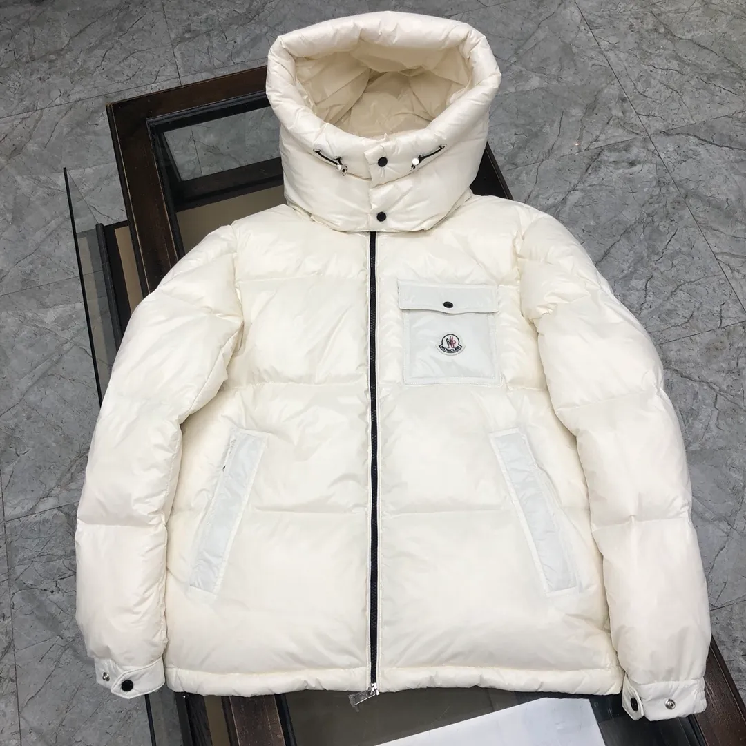 P700 💎White💎Moncler Men's Men's Men's Down Jacket is now in stock👏👏Available at Asian Men's Mouth Counters. The sleeves are equipped with windproof elastic design. Personalized double zippers. Double-layer liner inside ensures the warmth of the clothes and prevents velvet leakage. Accessories, details and hardware are all in place. Black, white, military green, code number: 12345.