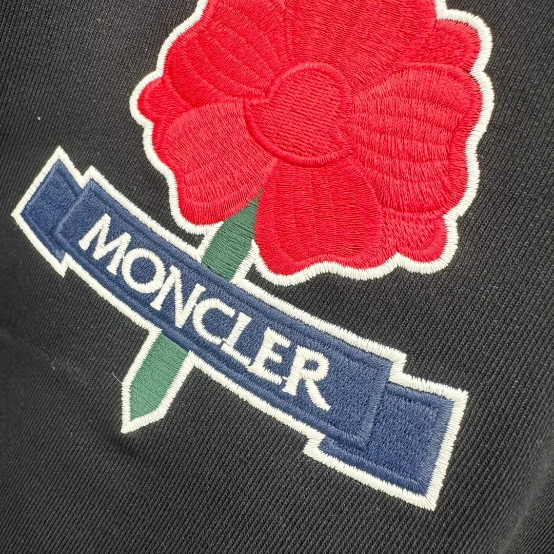 P280 Brand: Mengkou🤳𝐌𝐎𝐍𝐂𝐋𝐄𝐑 Fabric: ☑️Made of 440g double-strand pure cotton terry👕 Fabric: ☑️Thread with 1*1 double yarn thread. 🔜Comes with dyeing in the same tank. Craftsmanship: ☑️The embroidery uses 3D three-dimensional embroidery technology, 🇧🇫The original computer scan and print is restored 1:1. The pattern is clear and the needle count is dense. It is a rare high-end product on the market! 🇲🇩All three standards are complete! Size: ☑️S 〰️M 〰️L 〰️XL 〰️XXL