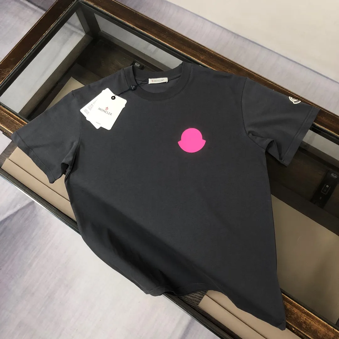 P160 MONCLER 2025 latest couple style round neck short-sleeved couple T-shirt, new spring and summer product, high quality 🔥🔥Three-dimensional logo letter logo printing technology on the chest! Fashionable and versatile trendy styles, customized imported fabrics! Comfortable to wear, breathable, fashionable without losing personality, the upper body is casual and casual, handsome and stylish, showing the temperament of a big brand. All three standards are complete! ! Color: black, white, sky blue, dark gray Size: S M L XL (loose fit, please state your height and weight when placing an order)