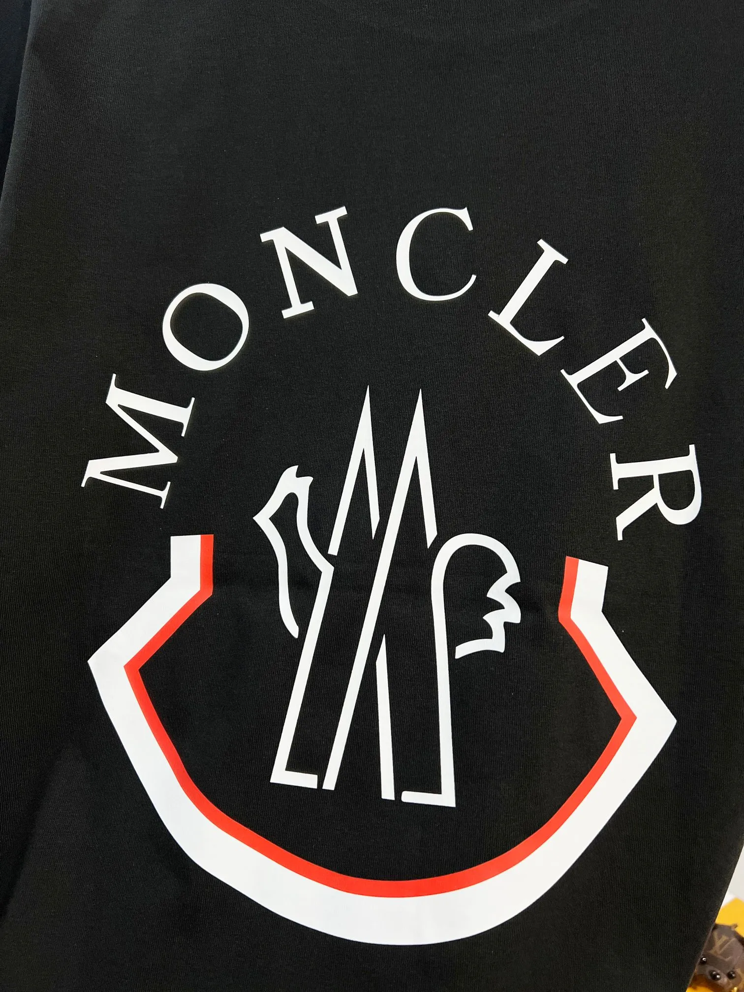 P150 MONCLER/Muzzled 300g pure cotton round neck short-sleeved T-shirt Brand classic Three-dimensional offset letter LOGO embossing process 2025ss official synchronization High version High quality Fashion personality Versatile trend Pure original quality Original fabric Hang tag Collar label Washed wheat Complete three standards Color: Black. White. Size: S M L XL XXL