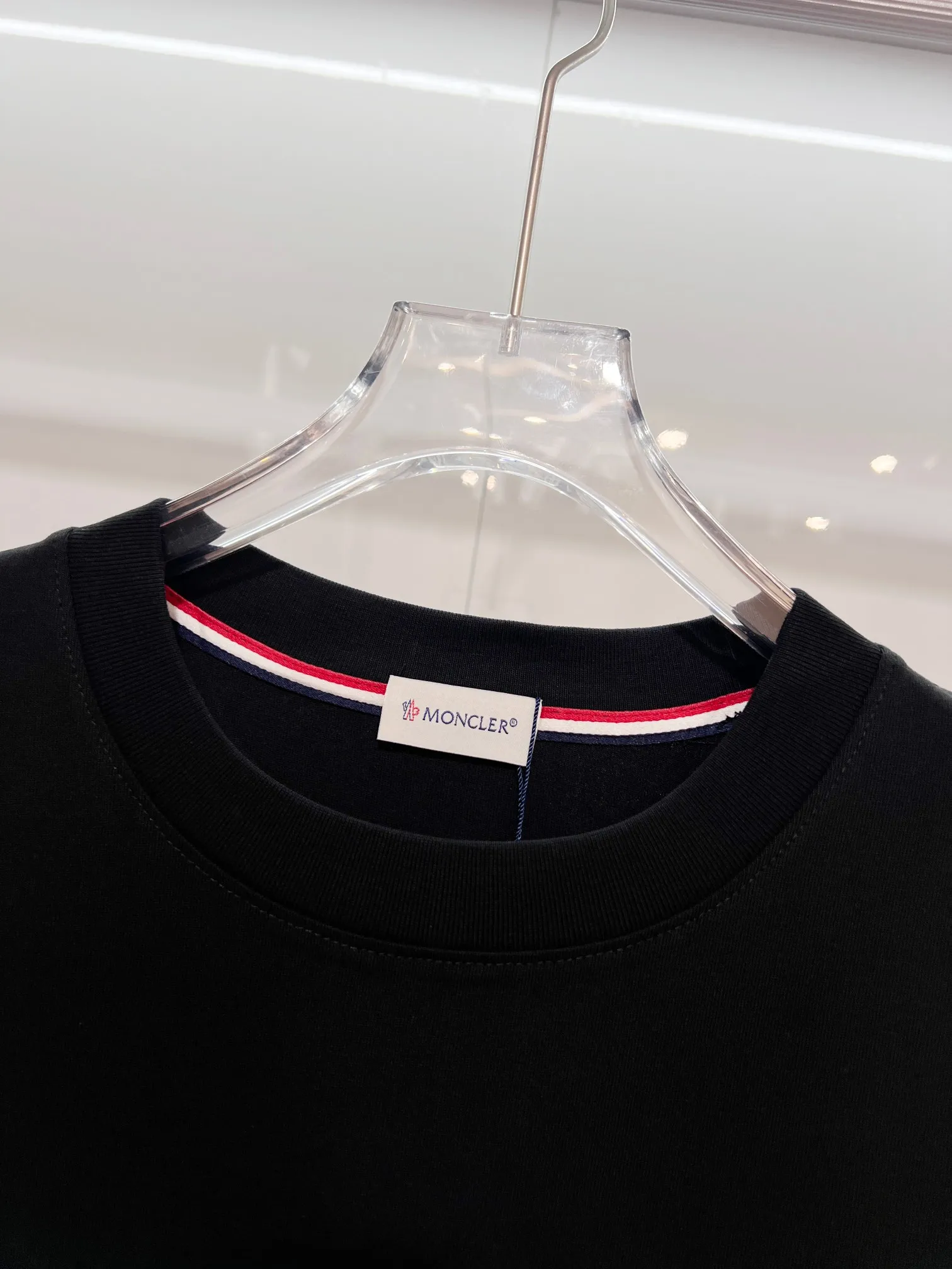 P150 MONCLER/Muzzled 300g pure cotton round neck short-sleeved T-shirt Brand classic Three-dimensional offset letter LOGO embossing process 2025ss official synchronization High version High quality Fashion personality Versatile trend Pure original quality Original fabric Hang tag Collar label Washed wheat Complete three standards Color: Black. White. Size: S M L XL XXL