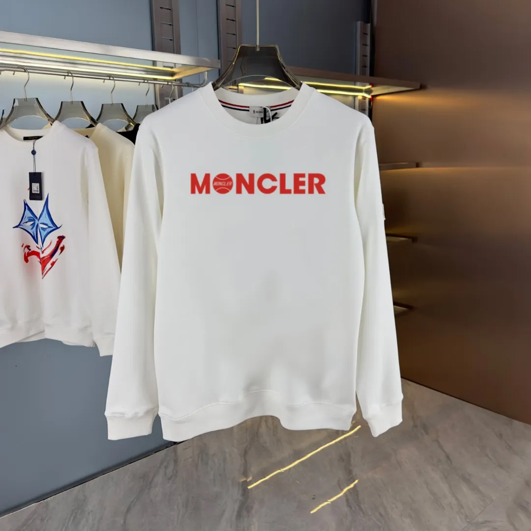 P210 high version sweatshirt) 📦With exclusive packaging📦 [Long-term ready stock] Upgraded version "Mobile phone smart sensor ~ NFC chip armband ~ Directly to the official website for anti-counterfeiting" 〖 𝐌𝐎𝐍𝐂𝐋𝐄𝐑 ~ Mouth covering〗 2025 new high quality, using 450 grams of heavyweight fabric Different from the market currency, you can mix and match everything at will and you will be handsome😎The whole clothes is made of double waistcoats. The double waistcoats make the whole dress more three-dimensional. It is not an ordinary factory that can do such fine work. 2025 autumn and winter new style, on sale at the counter, exquisite printed round neck terry sweatshirt. High-end double-ply cotton. Customized stretch ribs are dyed in the same vat. Three standards are complete. It is matched with digital printing patterns and is very breathable. Same style for men and women. Color: black, white, apricot. Size: S M L XL 2XL