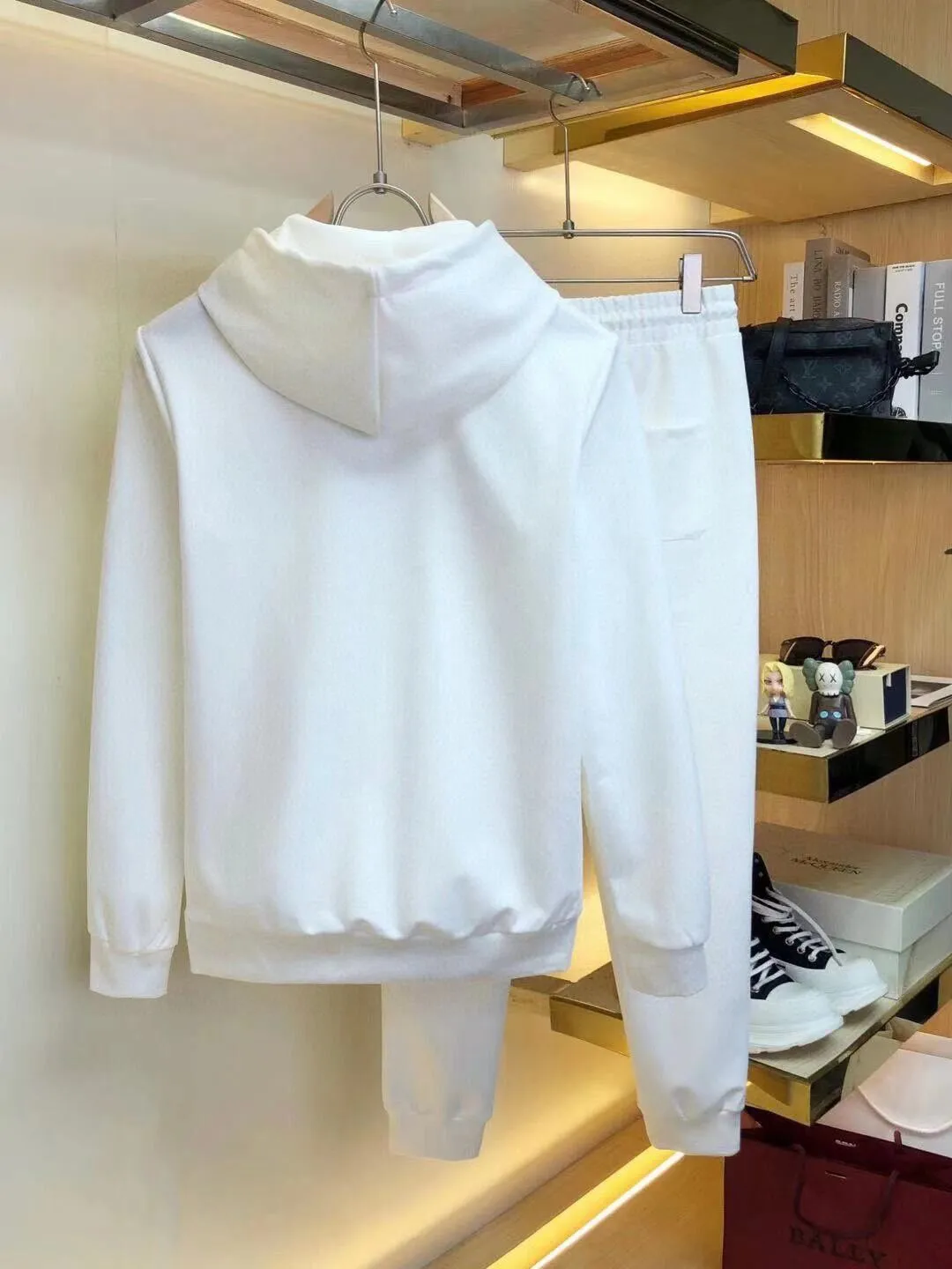 P380 💰 [MONCLER Mouth Covering] (Gospel for Fatty) hot-selling suit is coming. Focus on the original version of the official website. 2025 new hot-selling sweatshirt suit. The original order is hard to buy🇭🇰. It is the meticulous work of top designers for a fitting and perfect upper body effect. All-natural high-quality Roman cotton 100%, close-fitting comfort, noble and elegant! Original hardware embodies elegance and nobility! Counter size: M-5XL (maximum wear up to 220 pounds)