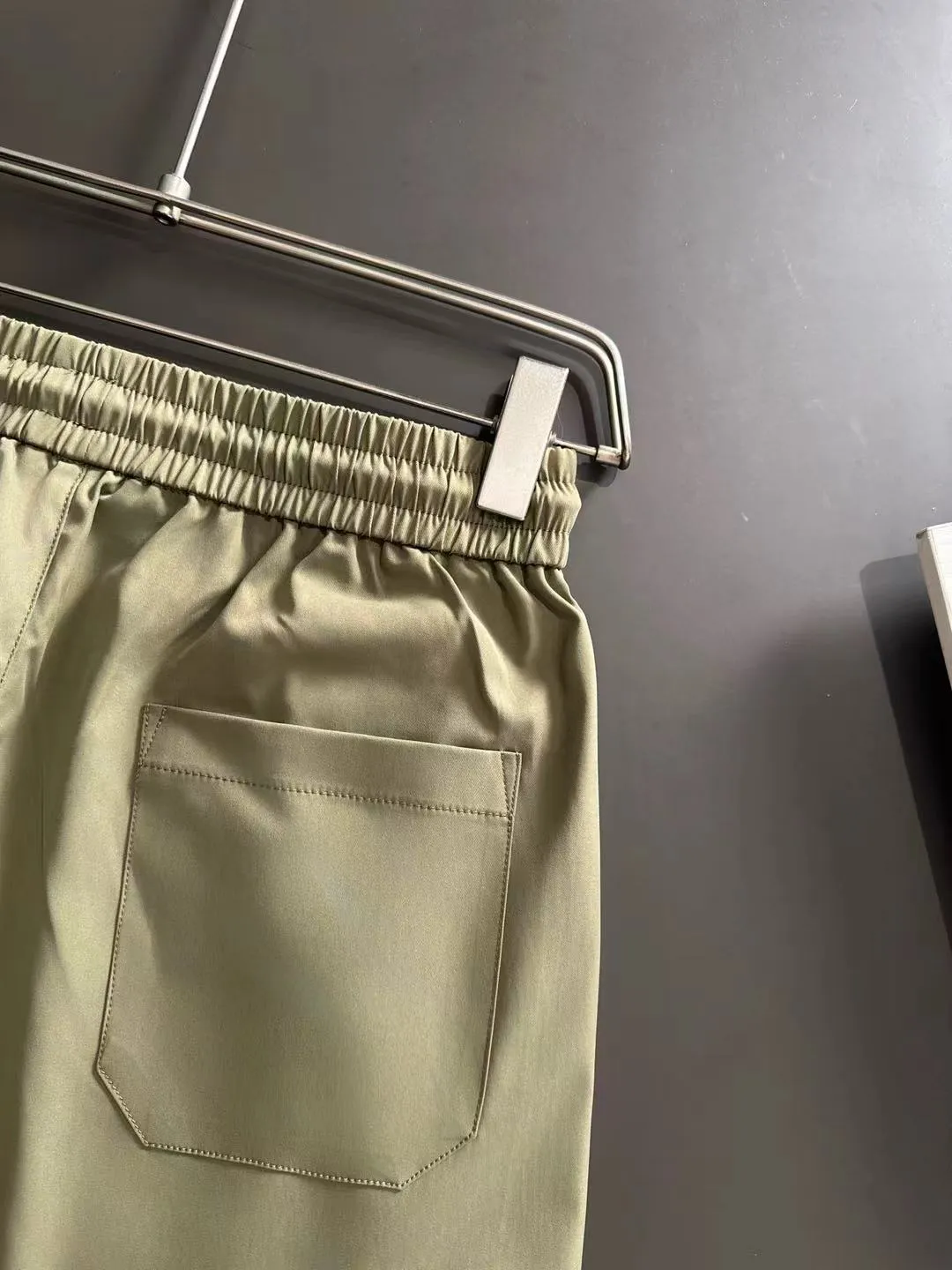 Next day shipment P360 MONCLER/Mongoose Exclusive first release of 25ss autumn and winter new high-quality trousers Compare real-life details at will A perfect choice for autumn and winter, a must-have item. Sizes: M to 3XL (please state your height and weight when placing an order)