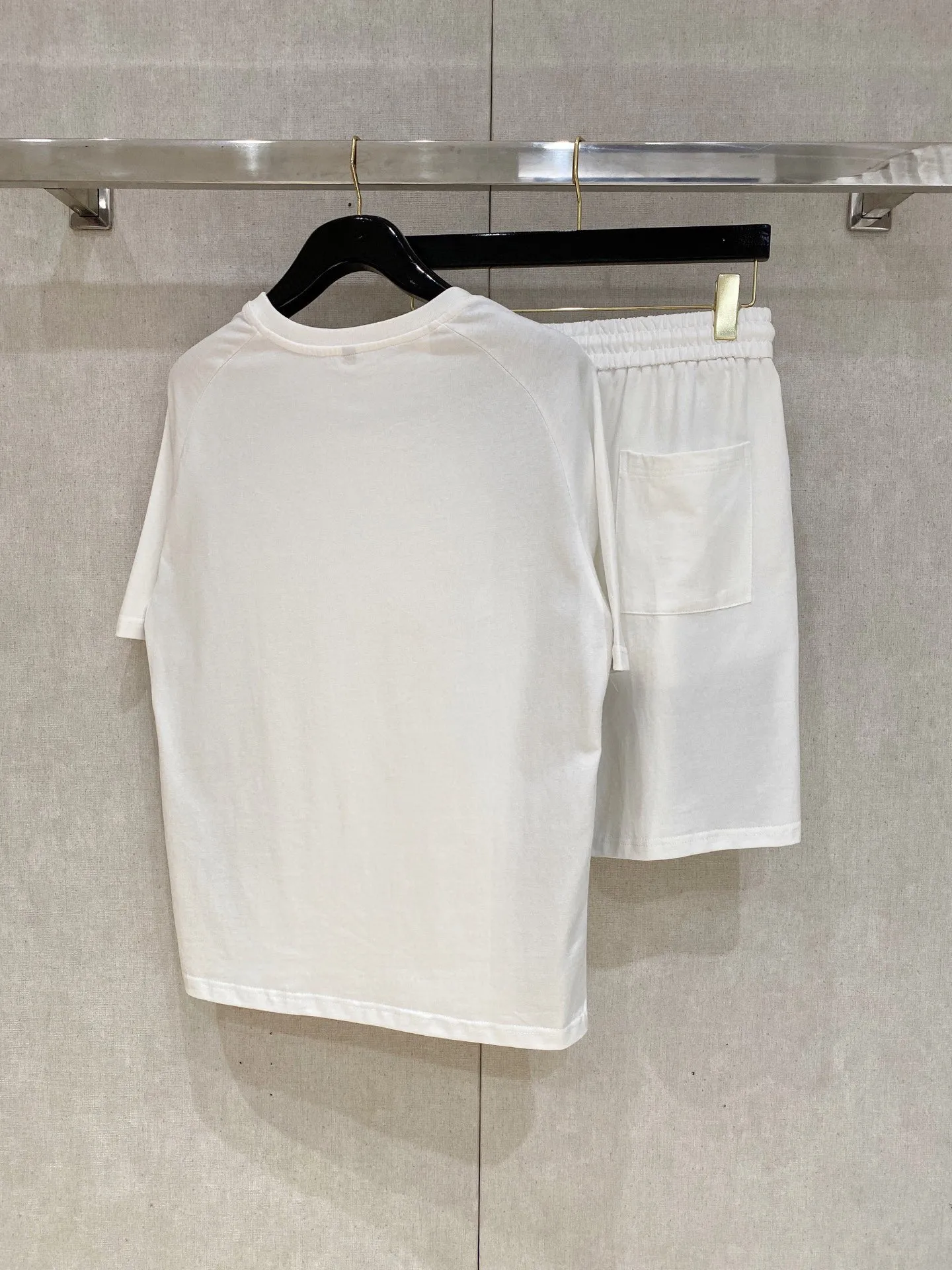 P570 Brand [MONCLER Mouth Covered] 2025 round neck short-sleeved shorts suit. The pure cotton fabric upper body will not be stuffy, the smooth and comfortable skin-friendly effect is more breathable, the fabric has its own texture, classic logo technology, a new interpretation from a unique angle, fashionable and versatile choice! Size: M-3XL (maximum wear: 190 pounds)