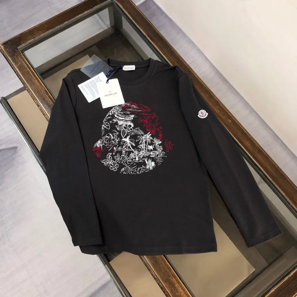 P180, a non-off-the-shelf model, you can trust it. Moncler printed long-sleeved T-shirt, 240g breathable cotton fabric, very soft and comfortable texture, does not shrink, does not deform, does not ball), can be worn alone as a base layer. Original customized accessories, collar label, care mark, hangtag, packaging (perfect details) Color: White Black Size: XS S M L