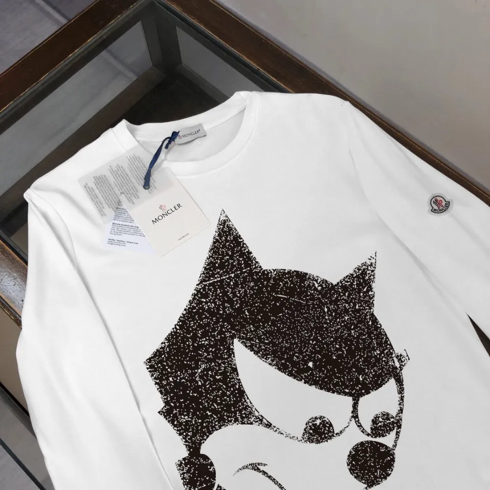 P180, a non-off-the-shelf model, you can trust it. Moncler printed long-sleeved T-shirt, 240g breathable cotton fabric, very soft and comfortable texture, does not shrink, does not deform, does not ball), can be worn alone as a base layer. Original customized accessories, collar label, care mark, hangtag, packaging (perfect details) Color: White Black Size: XS S M L