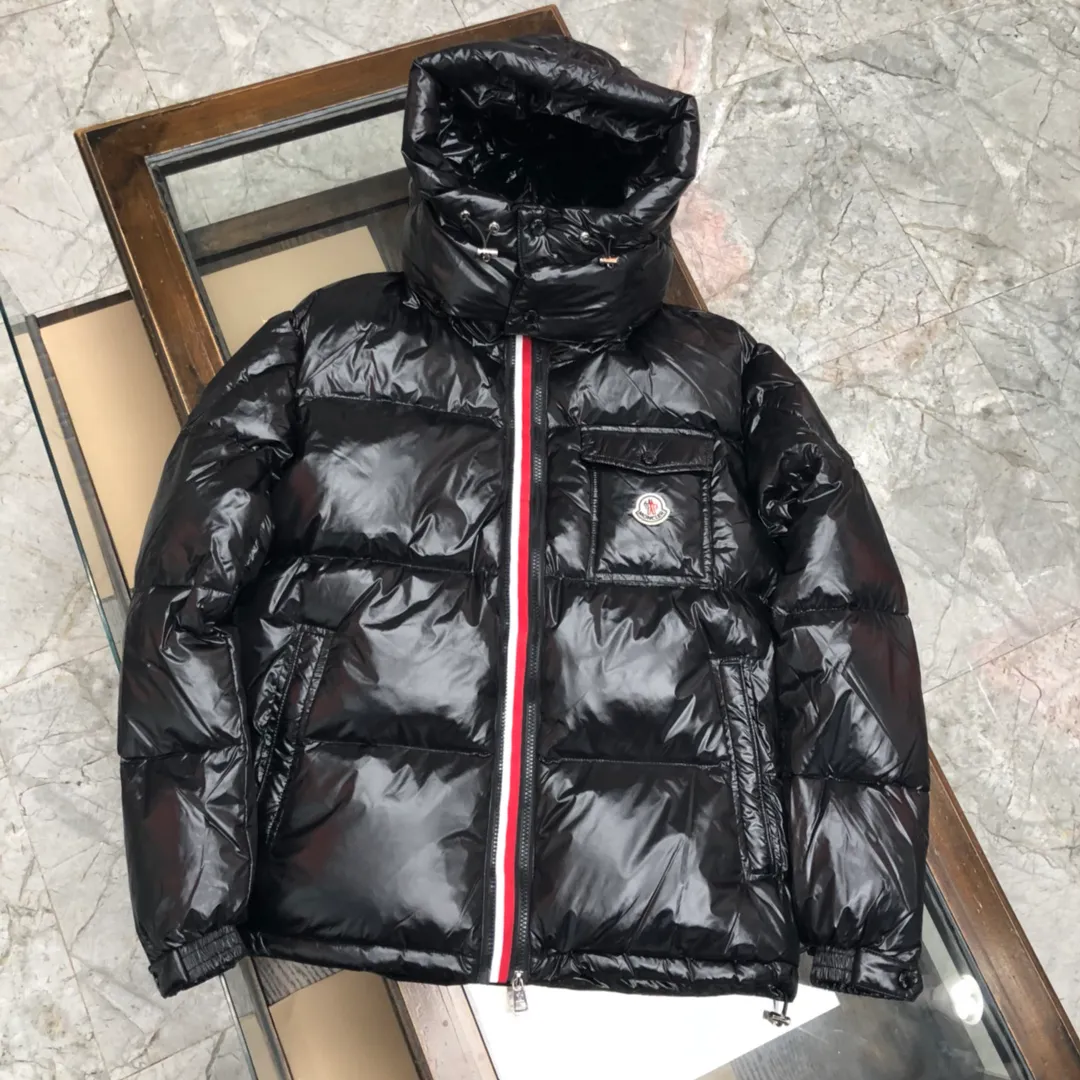 P680 Moncler Men's Men's Down Jacket is now in stock👏👏Available at Mongolian counters in Asia. The sleeves are equipped with windproof elastic design. Personalized double zippers. Double-layer liner inside ensures the warmth of the clothes and prevents velvet leakage. Accessories, details and hardware are all in place✅✅Color: Black, White, Army Green, Silver Gray Code Number: 12345