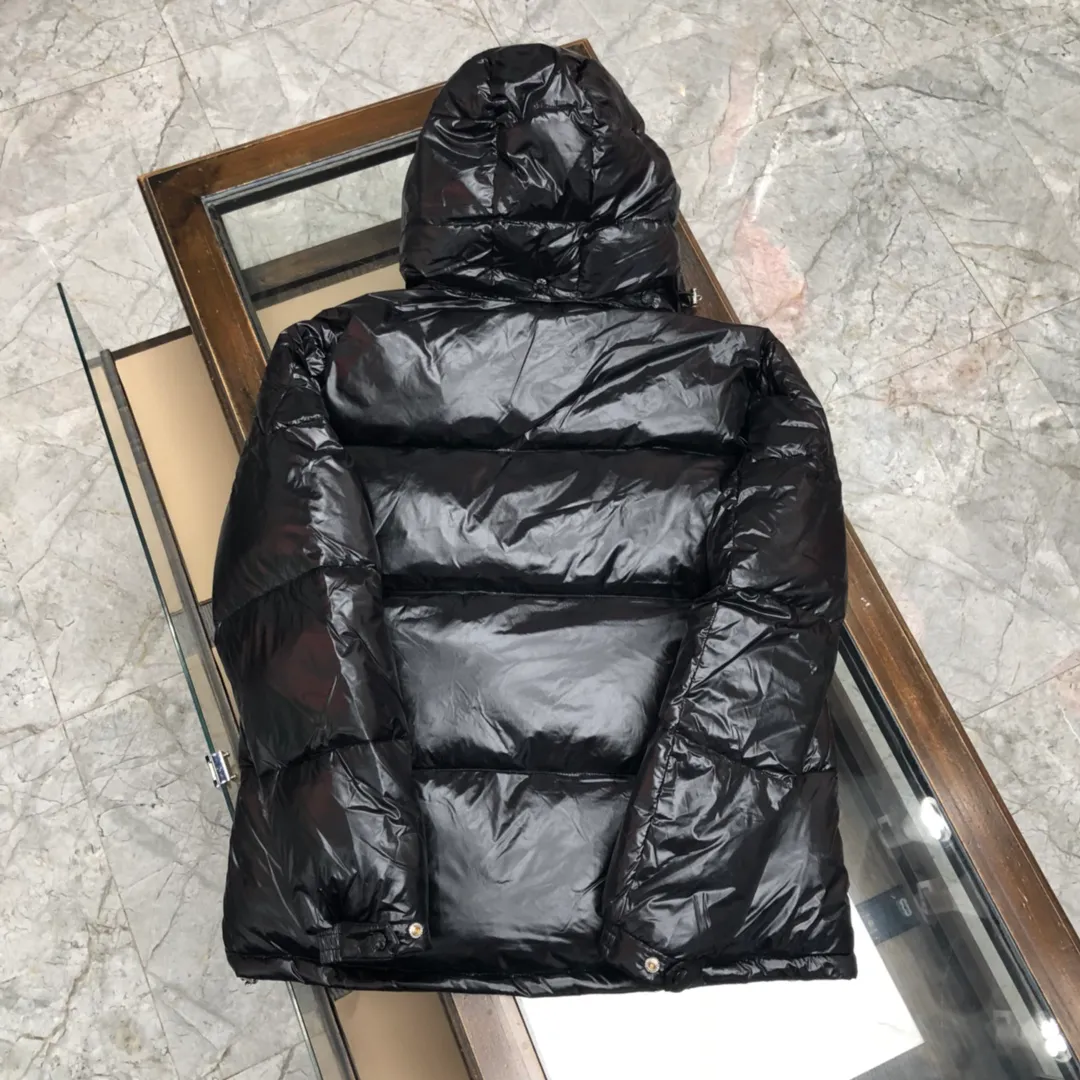 P680 Moncler Men's Men's Down Jacket is now in stock👏👏Available at Mongolian counters in Asia. The sleeves are equipped with windproof elastic design. Personalized double zippers. Double-layer liner inside ensures the warmth of the clothes and prevents velvet leakage. Accessories, details and hardware are all in place✅✅Color: Black, White, Army Green, Silver Gray Code Number: 12345