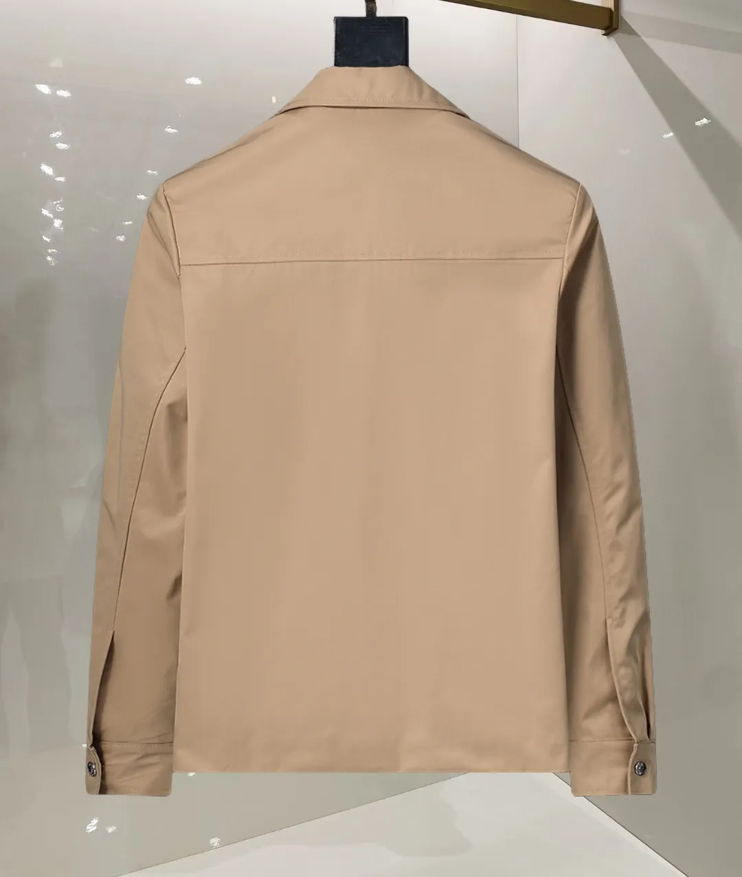 P380 🌸🌸🌸🌸 Moncler's latest 25-year-old men's jacket. The color combination has a classic charm without losing youthful vitality. It reshapes a new design style and shows a bold and confident brand design concept.  Imported fabrics, sleeves and pockets are paired with exclusive brand designs, reflecting the minimalist pursuit of quality and design. Low-key luxury fully embodies the brand image and status! The brand LOGO icon design is simple and recognizable, with a delicate and comfortable touch, excellent details, exquisite and elegant everywhere, fashionable design, a capable and stylish upper body, and full of aura! The all-over pattern and simple aesthetics are brought to the extreme, and it is a jacket that can be mixed and matched. There is no doubt that it is a must-have product for men. It is extremely practical and the color is easy to match.  Color: Picture color. Sizes: M, L, xL, xxL, xxxL