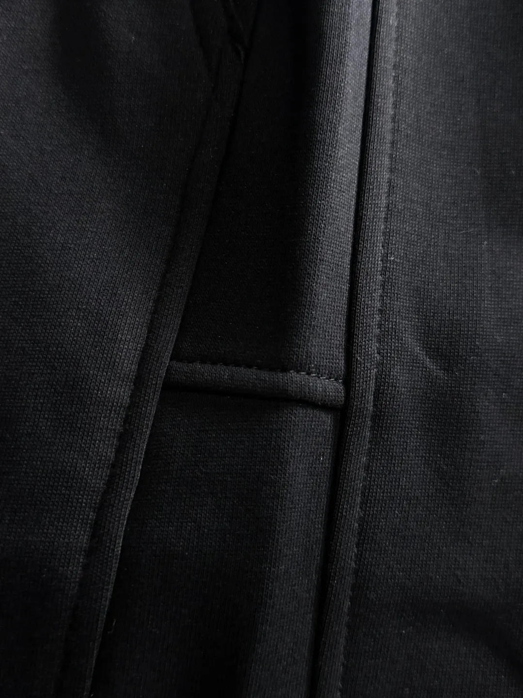 Shipped in 2-3 days P360 MONCLER/Mongolian Exclusive first release of 25ss autumn and winter new high-quality trousers Compare real-life details at will A perfect choice for autumn and winter, a must-have item. Sizes: M to 3XL (please state your height and weight when placing an order)