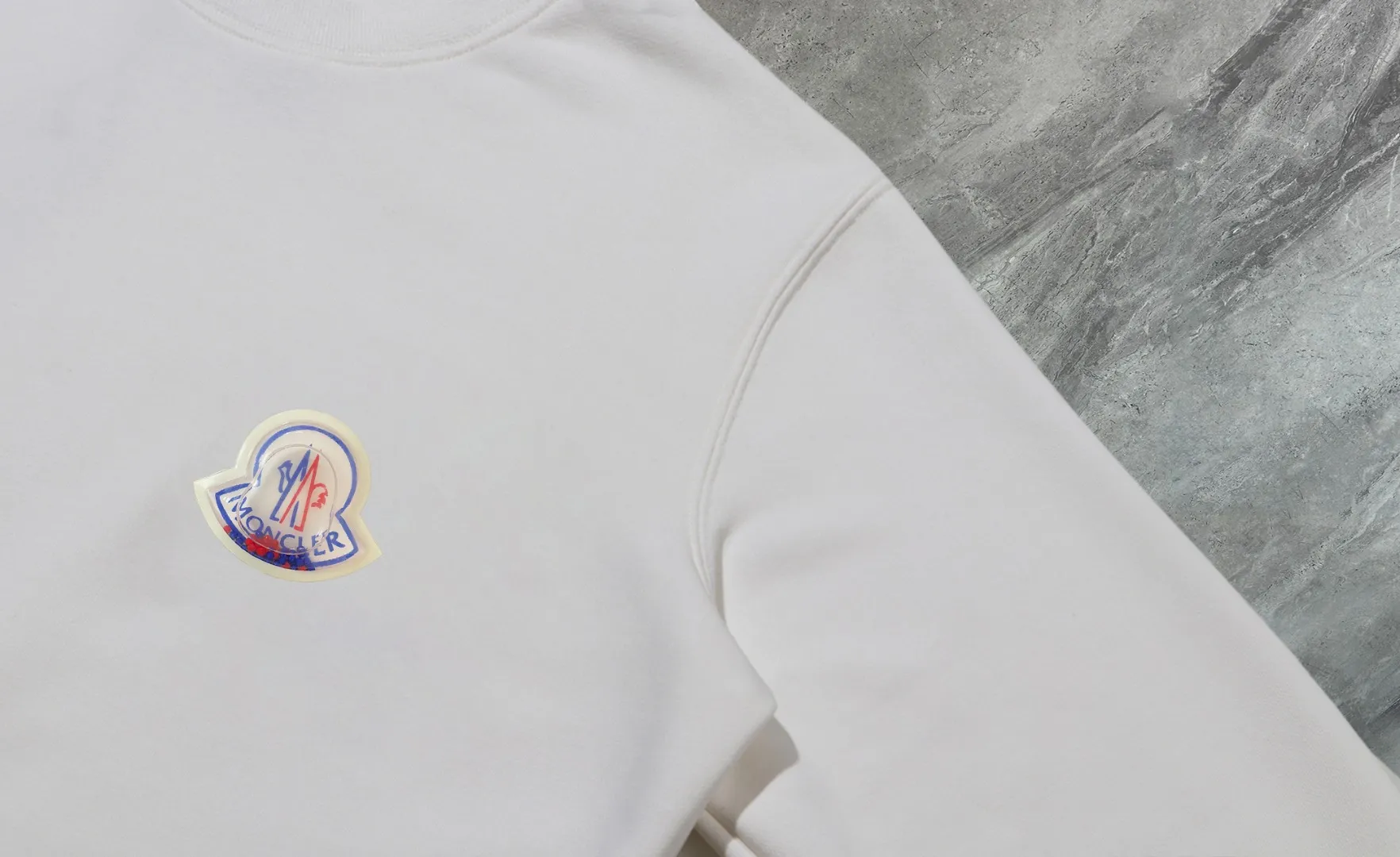 P210 High-version sweatshirt) [Long-term stock] 〖𝐌𝐎𝐍𝐂𝐋𝐄𝐑~Mask〗 Made of 440g heavy-weight fabric. It is different from the market currency. It can be matched with any variety and is properly handsome. 😎The whole dress is made of double waistcoats. The double waistcoats make the whole dress more three-dimensional. Not ordinary factories can do such fine work. 2025 Spring catwalk version of the T stage, on sale at the counter, exquisitely printed round neck terry sweatshirt, high-end double-ply cotton, custom-made stretch ribs, dyed in the same vat, complete with three standards, matched with digital printing patterns and very breathable, same style for men and women, color: black, white, apricot, size: S M L XL 2XL