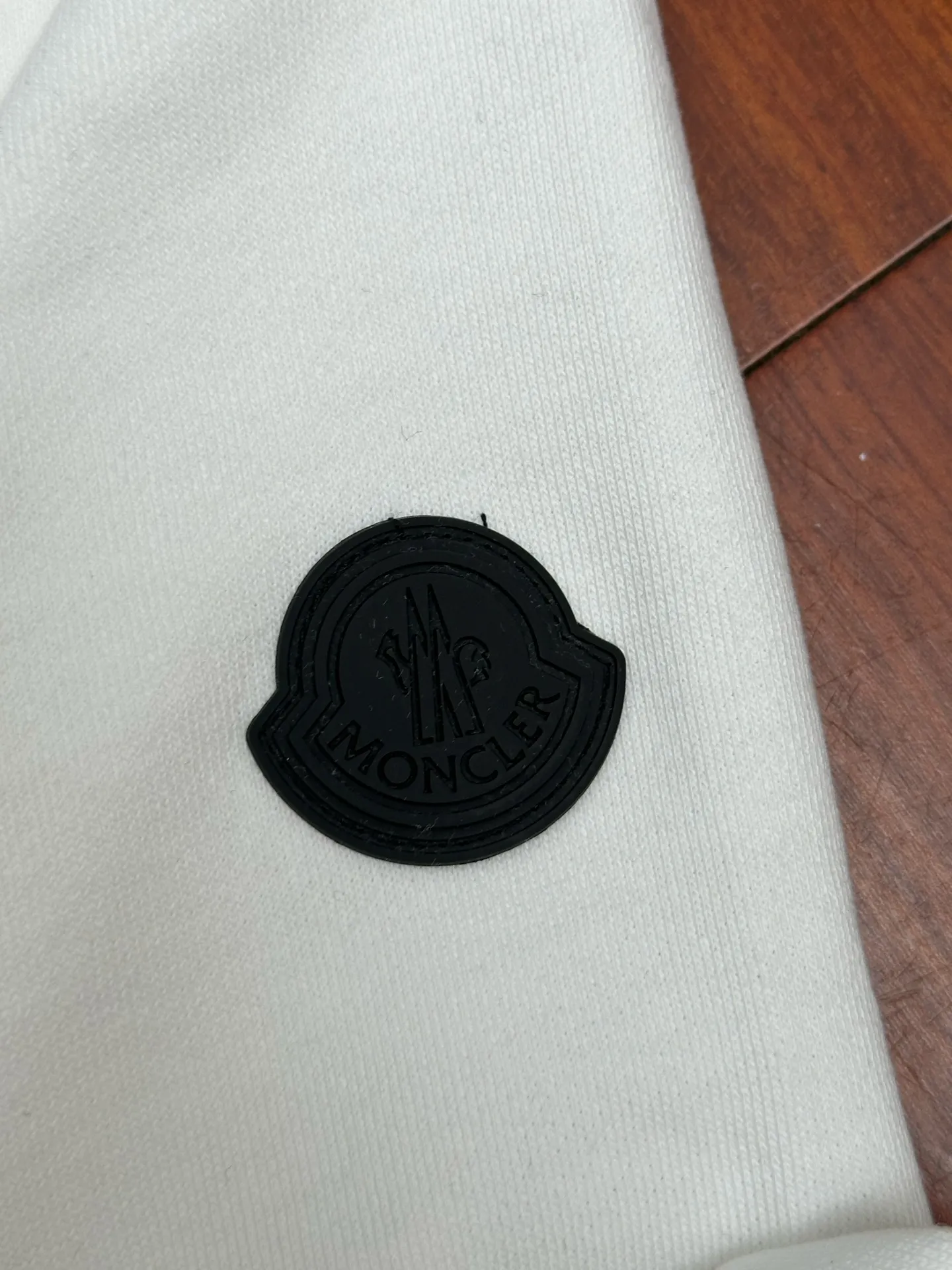 P350 MONCLER round neck pullover printed casual long-sleeved sweatshirt, purchased and developed by 3926, 320g double-strand combed cotton sweatshirt material, 2*2 cotton luxury ribbing, fabric fermentation wash, digital direct printing, customized 1:1 chapter, customized 1:1 trademark, fitted version size: S M L XL