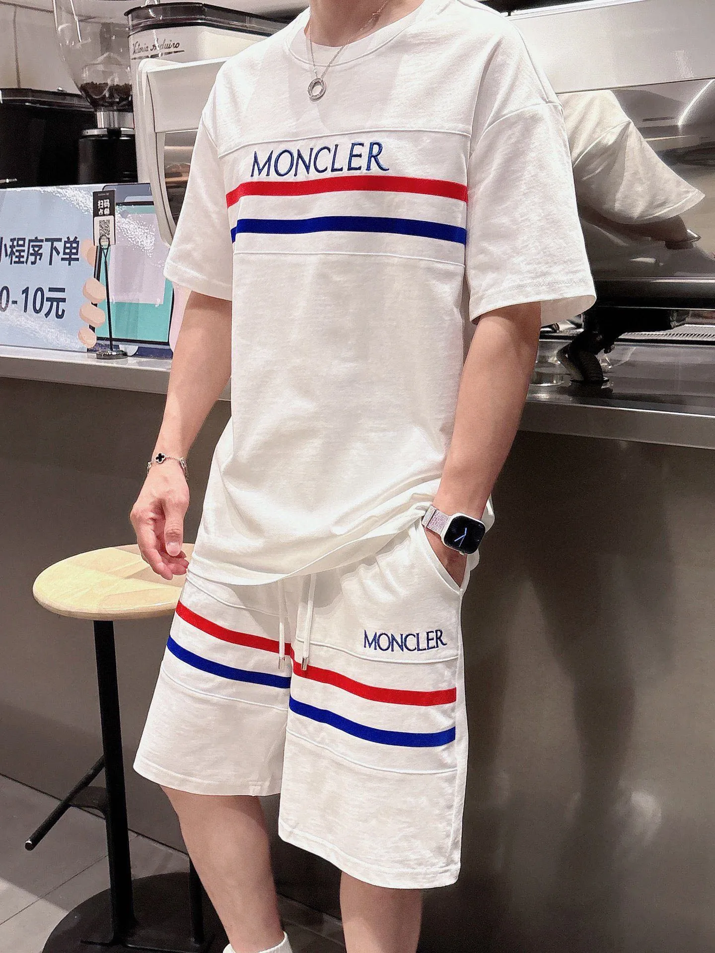 P570 Brand [MONCLER Mouth Covered] 2025 round neck short-sleeved shorts suit. The pure cotton fabric upper body will not be stuffy, the smooth and comfortable skin-friendly effect is more breathable, the fabric has its own texture, classic logo technology, a new interpretation from a unique angle, fashionable and versatile choice! Size: M-3XL (maximum wear: 190 pounds)